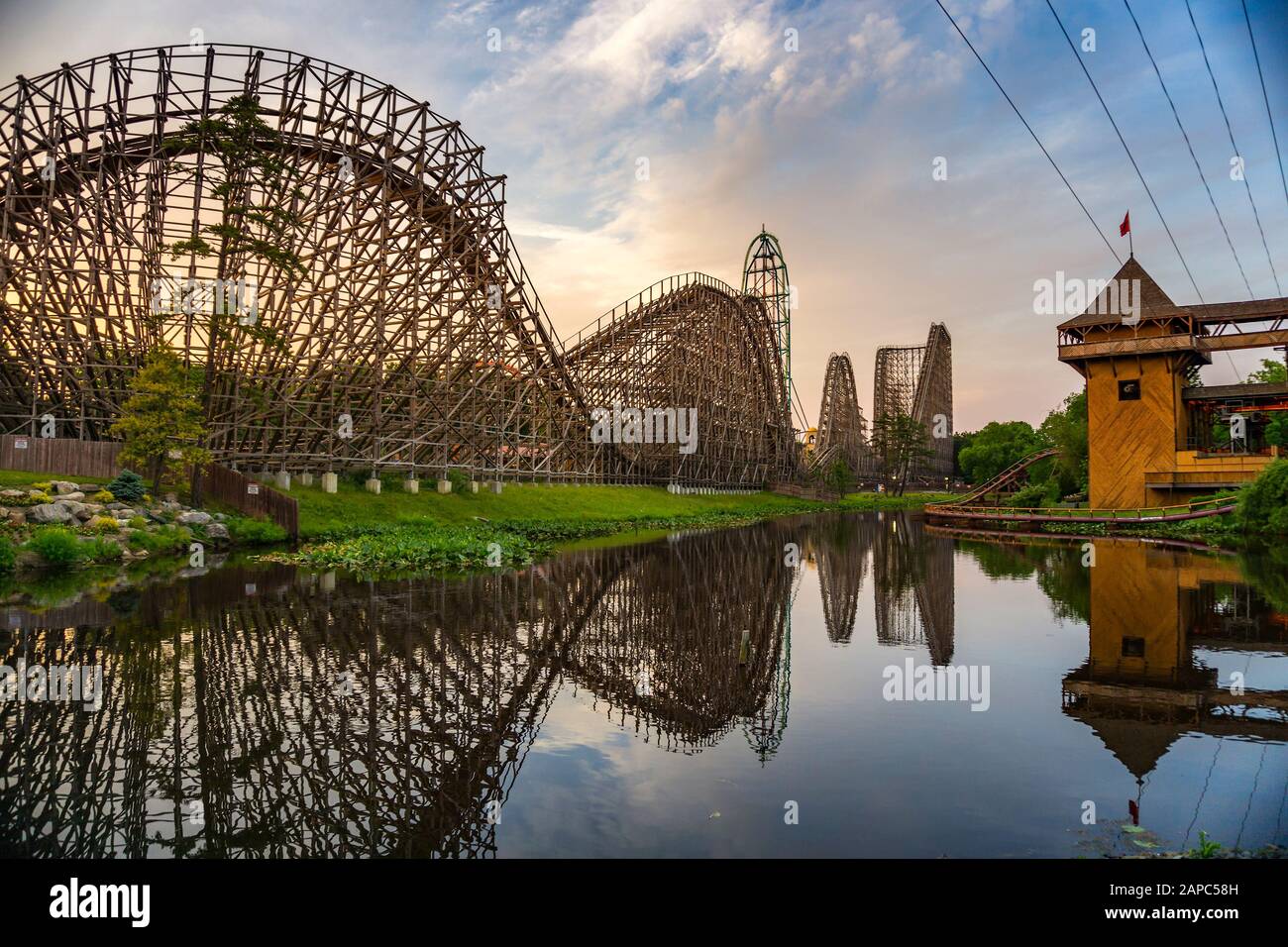 Le célèbre montagnes russes en bois El Toro à Six Flags Great Adventure's à Jackson Township, NJ Banque D'Images