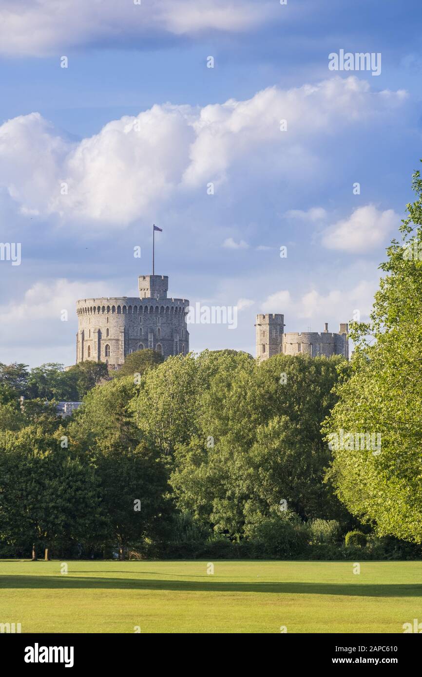 Château de Windsor vu des jardins de la longue Promenade Banque D'Images