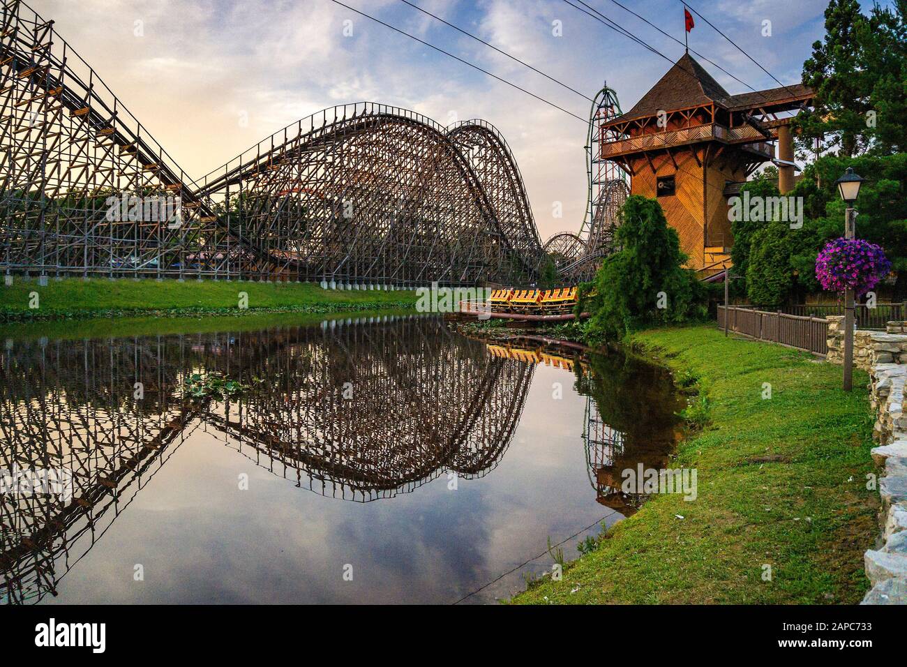 Le célèbre montagnes russes en bois El Toro à Six Flags Great Adventure's à Jackson Township, NJ Banque D'Images