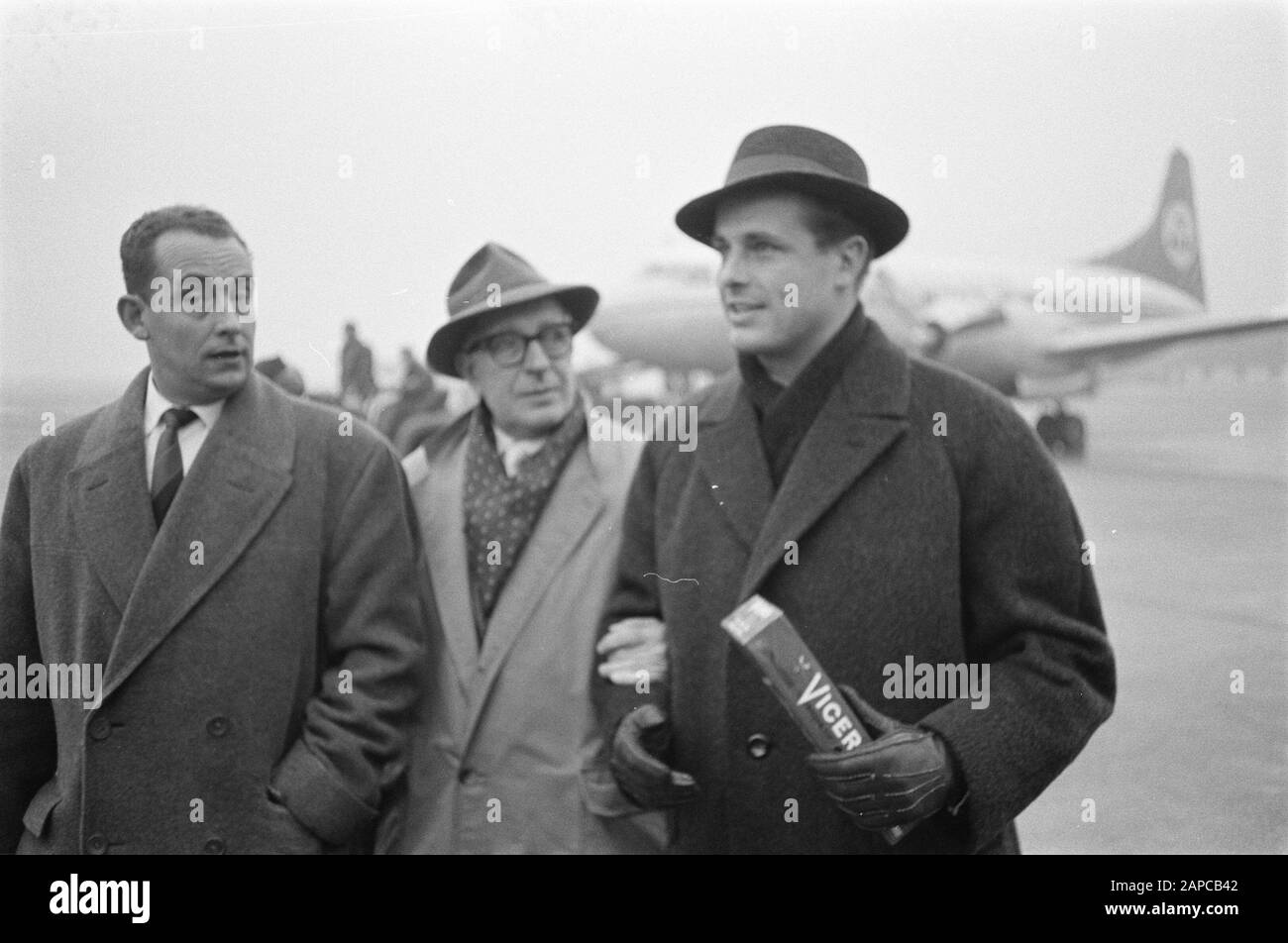 Arrivée acteur allemand du film Joachim Hansen à Schiphol Joachim Hansen pendant la conférence de presse Description: Arrivée acteur allemand du film Joachim Hansen à Schiphol Joachim Hansen pendant la conférence de presse Date: 16 décembre 1960 lieu: Noord-Holland, Schiphol mots clés: Arrivées, acteurs du film, conférences de presse, acteurs Nom personnel: Joachim Hansen Banque D'Images
