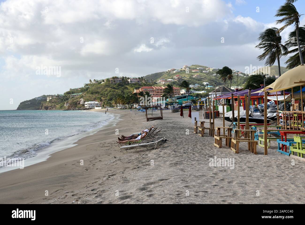 Plage de Frigate Bay sur la côte sud-ouest de l'île de Saint-Kitts-et-Nevis dans les Antilles Banque D'Images