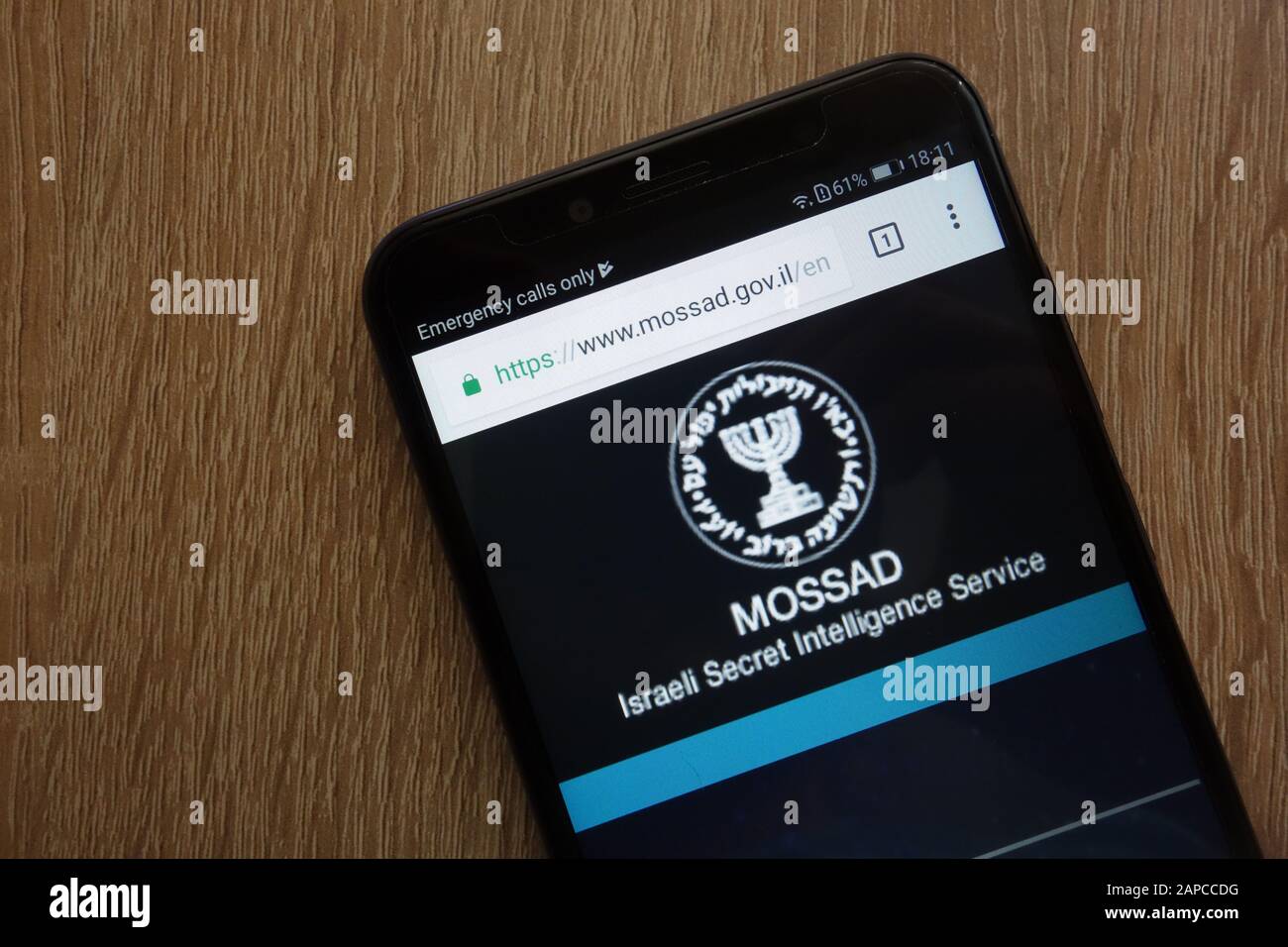 Site officiel du service de renseignement secret israélien (MOSSAD) affiché sur un smartphone moderne Banque D'Images