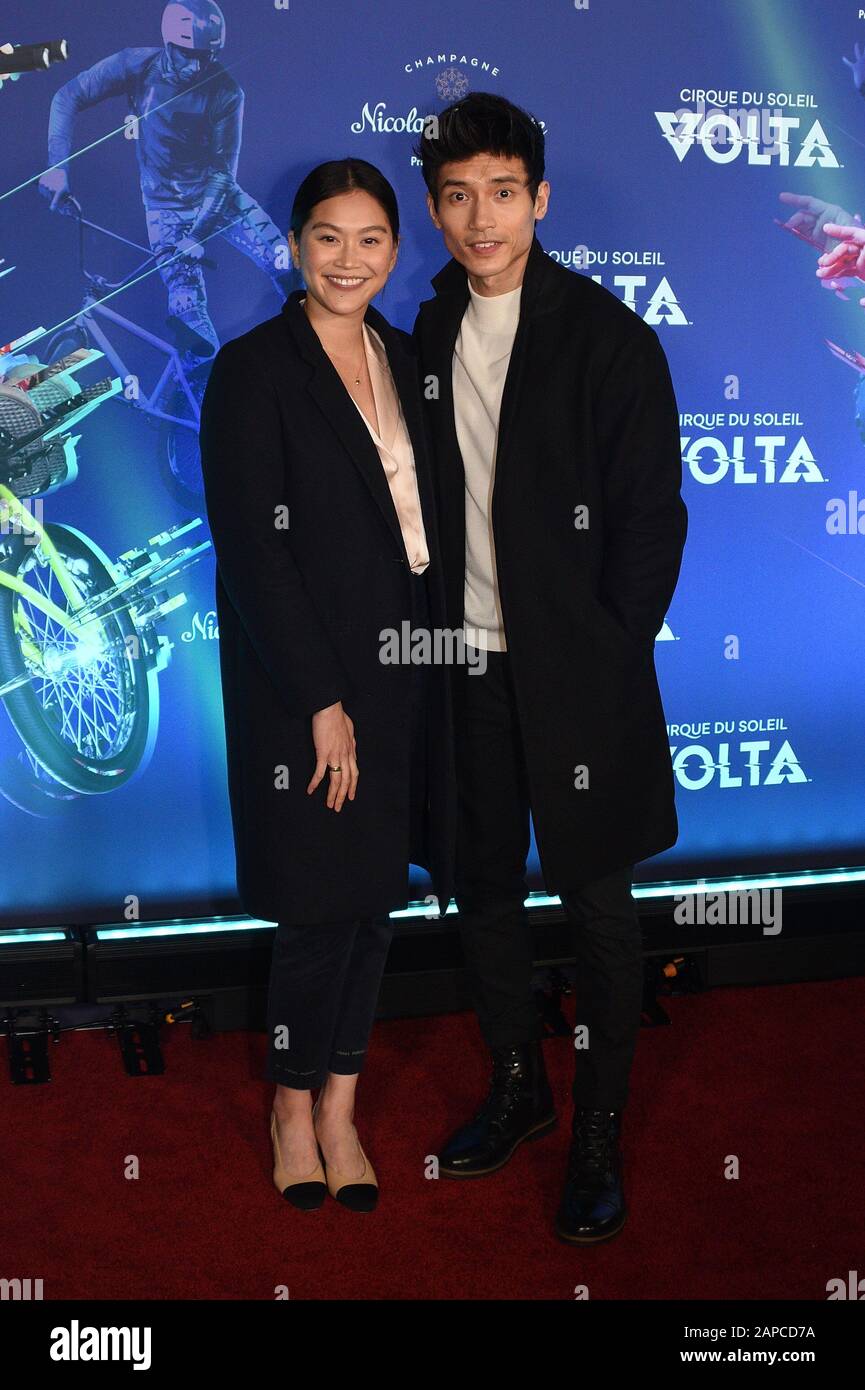 Los Angeles, États-Unis. 21 janvier 2020. Los ANGELES, CALIFORNIE - 21 JANVIER : Manny Jacinto and Fiance Dianne Doan assiste à la première du Cirque du Soleil 'Volta' au Dodger Stadium le 21 janvier 2020 à Los Angeles, Californie. Photo: Annie Lesser/Imagespace Credit: Imagespace/Alay Live News Banque D'Images