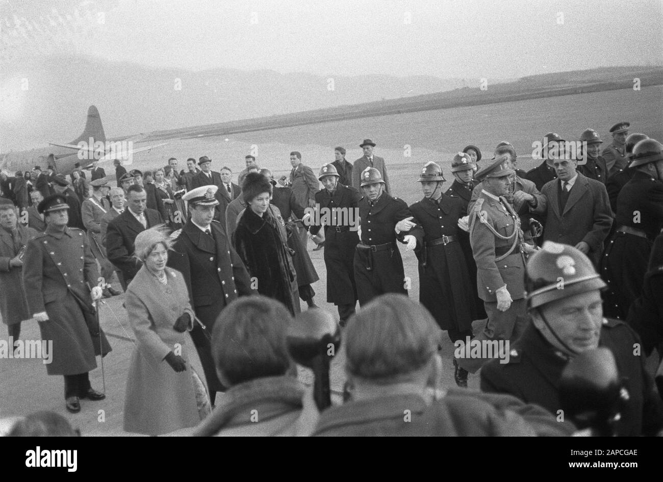 Arrivée Princess Margaret Et Anthony Armstrong Jones Bruxelles Date : 13 Décembre 1960 Lieu : Bruxelles Mots Clés : Arrivées Nom Personnel : Anthony Armstrong Jones, Margaret, Princesse De Grande-Bretagne Banque D'Images