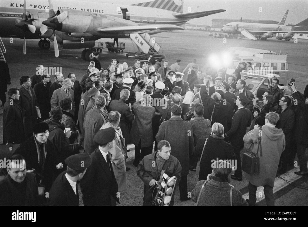 Arrivée de Reydon et du Hunter de Russie à l'aéroport de Schiphol. La date d'arrivée : le 4 décembre 1963 mots clés : arrivées Banque D'Images