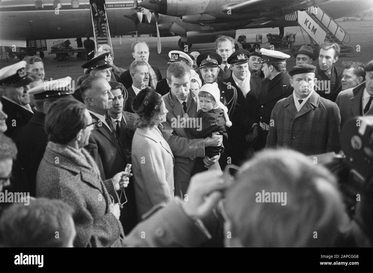 Arrivée de Reydon et du Hunter de Russie à l'aéroport de Schiphol. La date d'arrivée : le 4 décembre 1963 mots clés : arrivées Banque D'Images