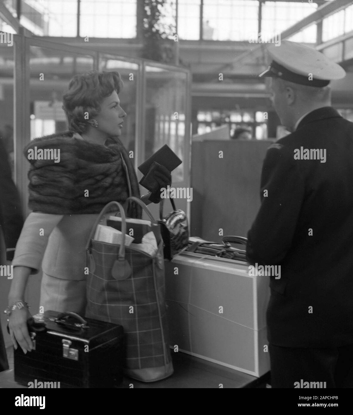 Arrivée de la Star française du film Nicole Maurey à Schiphol Date : 19 mai 1959 Banque D'Images