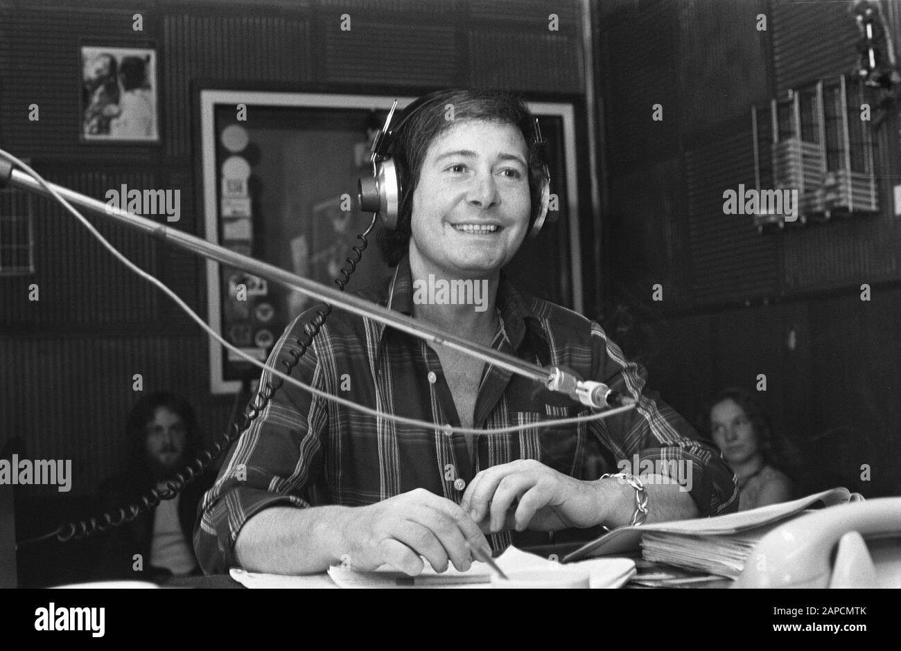 Samedi prochain 31 août canal pirate radio Veronica sort de l'air; Rob Out pendant l'enregistrement Date: 26 août 1974 mots clés: Radio stations Nom De La Personne: Out, Rob Nom de l'établissement: Radio Veronica Banque D'Images