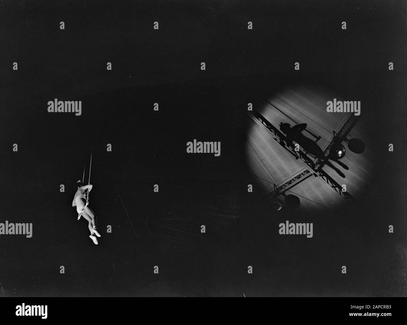 Reportage Paris Description: Acrobate dans le cirque Date: Non dédrée mots clés: Cirques Banque D'Images