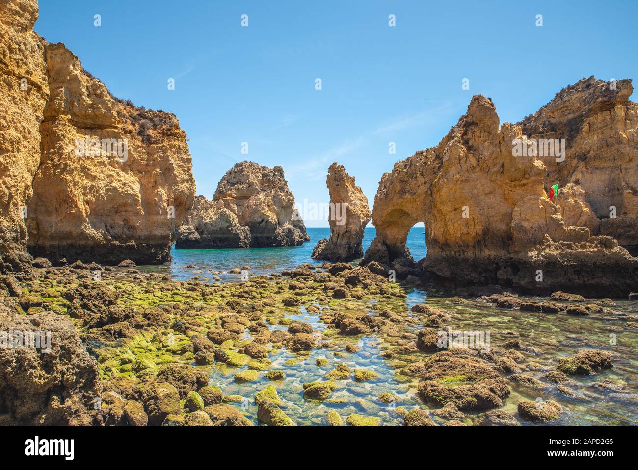 Marée basse entre les rochers de Ponta da Piedade, Algarve-Portugal Banque D'Images