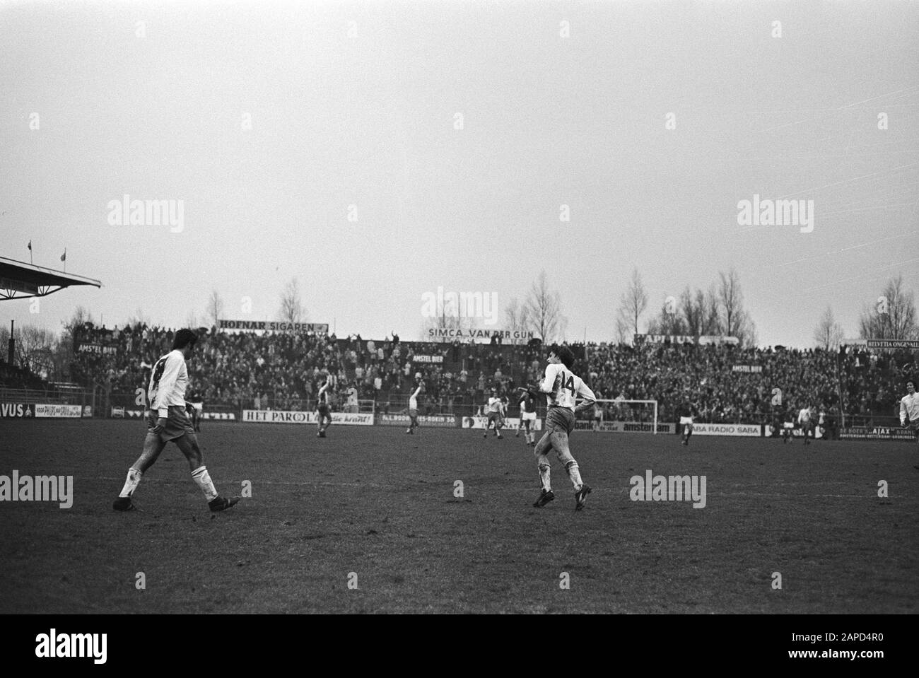 AJAX vs AZ 67 8-1 Date : 29 novembre 1970 mots clés : sport, football Nom de l'institution : AJAX Banque D'Images