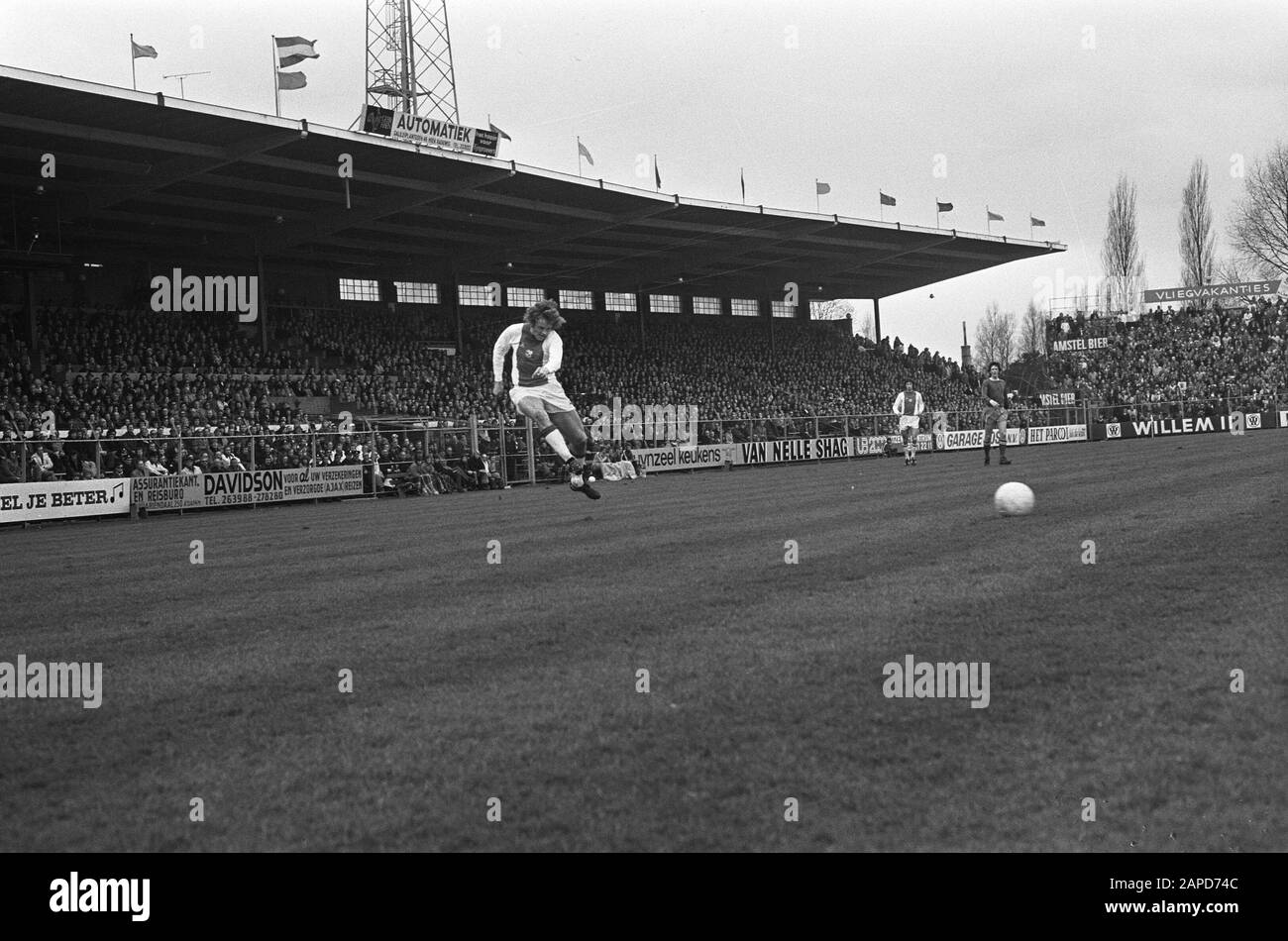 AJAX contre le FC Utrecht 5-2, Arie Haan en action Date: 16 mars 1974 lieu: Amsterdam mots clés: Sport, football Nom personnel: Haan, Arie Nom de l'institution: FC Utrecht Banque D'Images