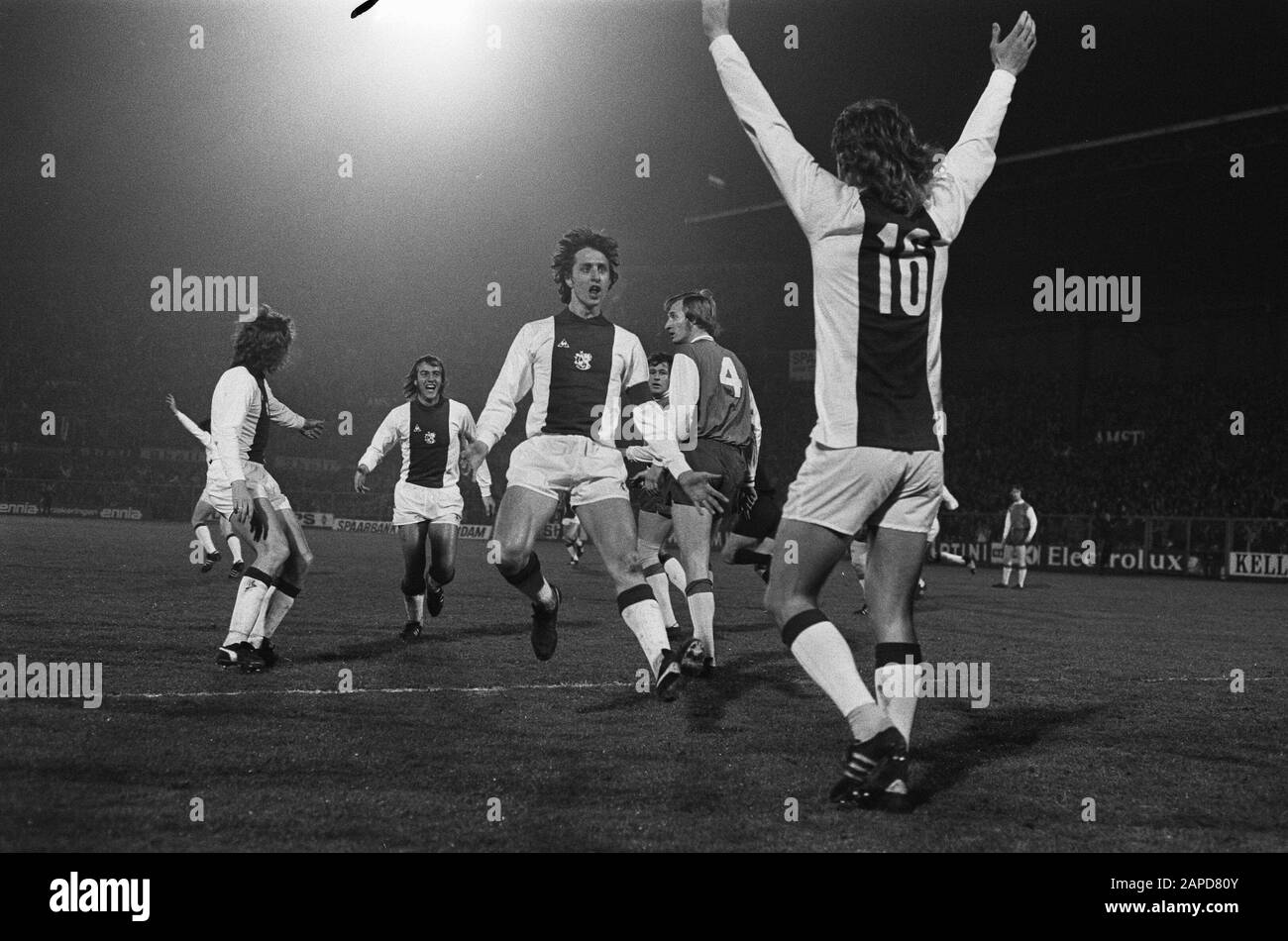 AJAX contre Feyenoord, v.l.n.n. Neeskens, Cruijff, Israel, Paele Et Rep Date : 3 Mars 1973 Lieu : Israël Mots Clés : Sport, Football Nom Personnel : Cruijff, Johan Nom De L'Institution : Feyenoord Banque D'Images