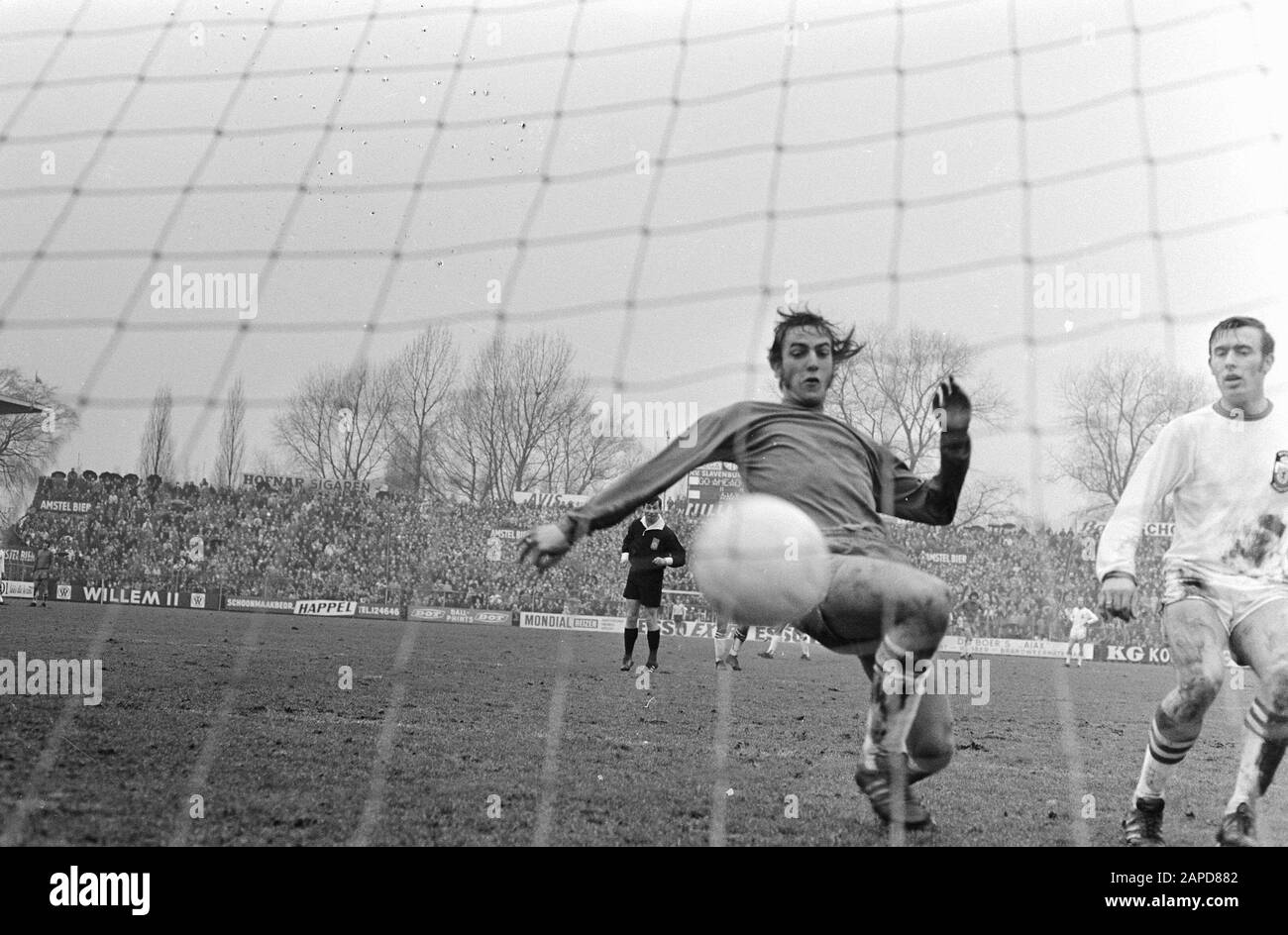 AJAX versus Go Ahead 5-1; Johan Neeskens fait 2-0 Date: 7 février 1971 mots clés: Sport, football Nom De La Personne: Neeskens, Johan Nom de l'institution: Allez-Y Banque D'Images