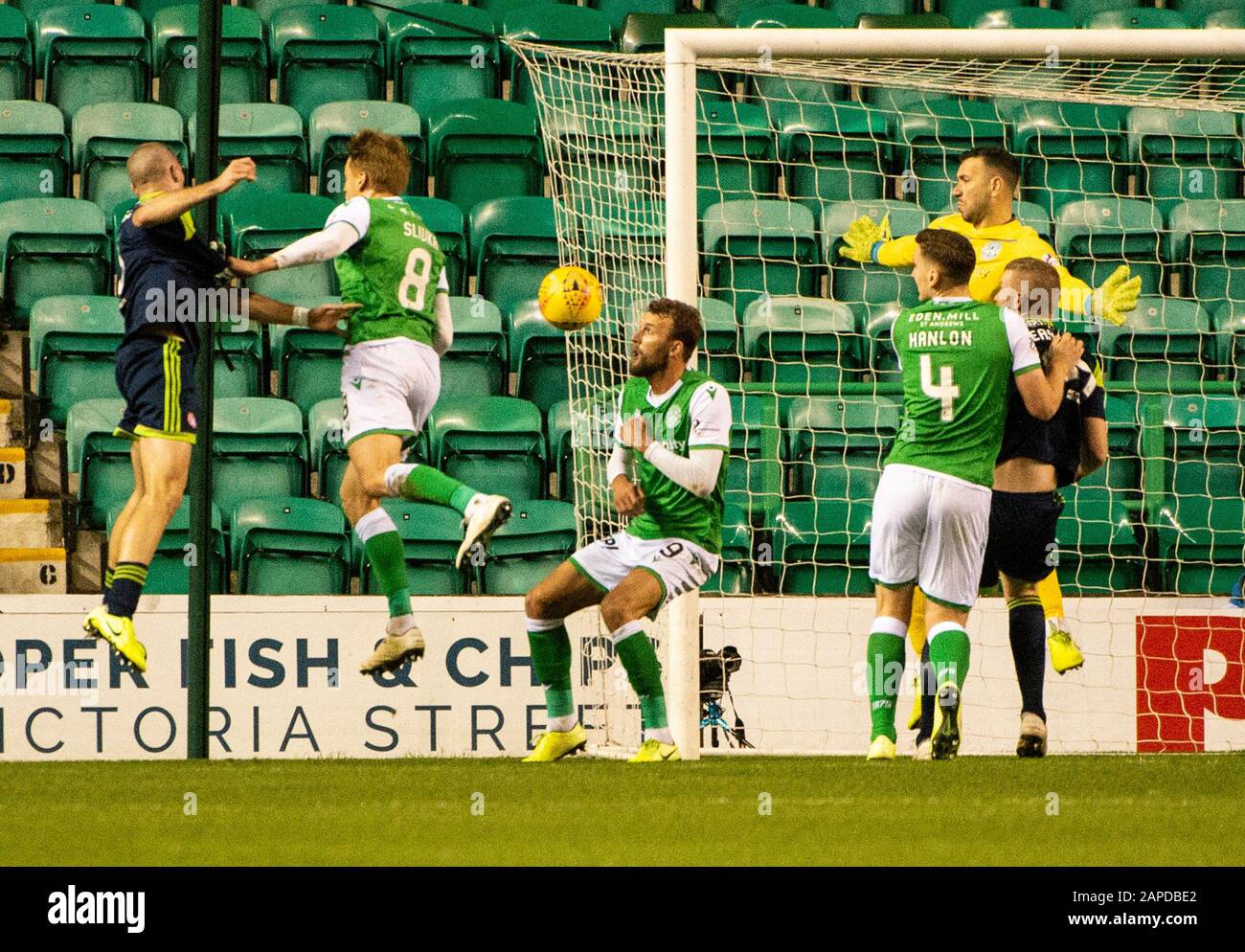 Édimbourg, Écosse, Royaume-Uni. 22 janvier 2020. Ladbrokes Scottish Premierhierhip - Hibernian / Hamilton Academcal. Stade De La Route De Pâques, Édimbourg, Midlothian, Royaume-Uni. 22 janvier 2020. Spectacles PIC: Le défenseur chypriote de Hamilton, Alex Gogic, se rend à la maison le but d'ouverture de mettre son côté en avant pendant la première moitié du temps que les Hibs jouent l'hôte de Hamilton Accies au stade de la route de Pâques, à Édimbourg. Crédit : Ian Jacobs/Alay Live News Banque D'Images