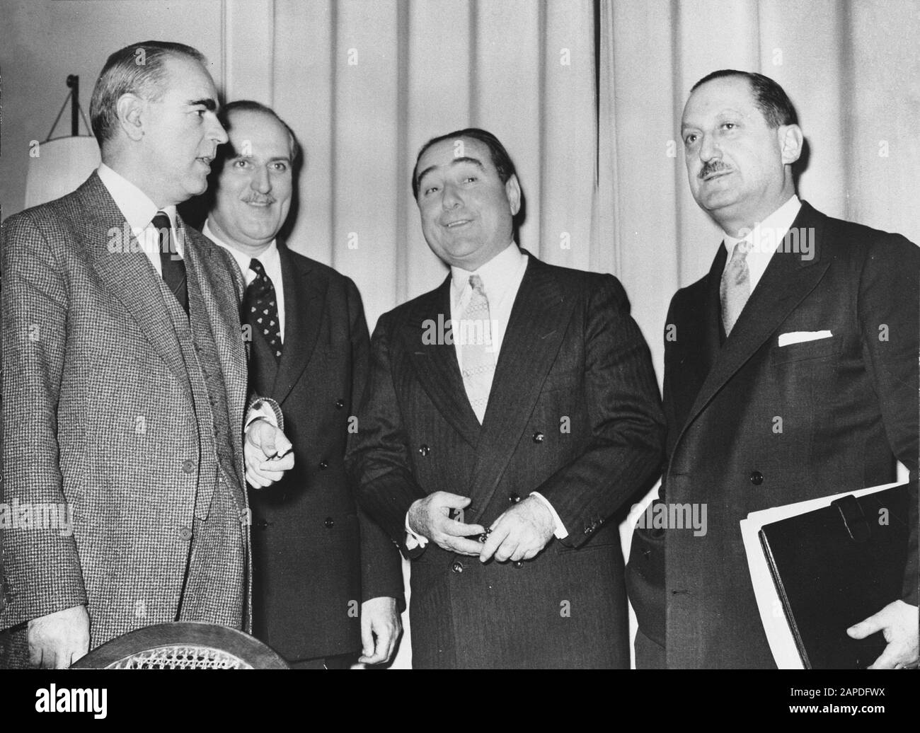 La conférence de Chypre entre la Grèce et la Turquie à Zurich par le Premier ministre Karamanlis (grec), le ministre des Affaires étrangères Zorlu, Menderes (Turquie) et Evangelos Averoff. Banque D'Images