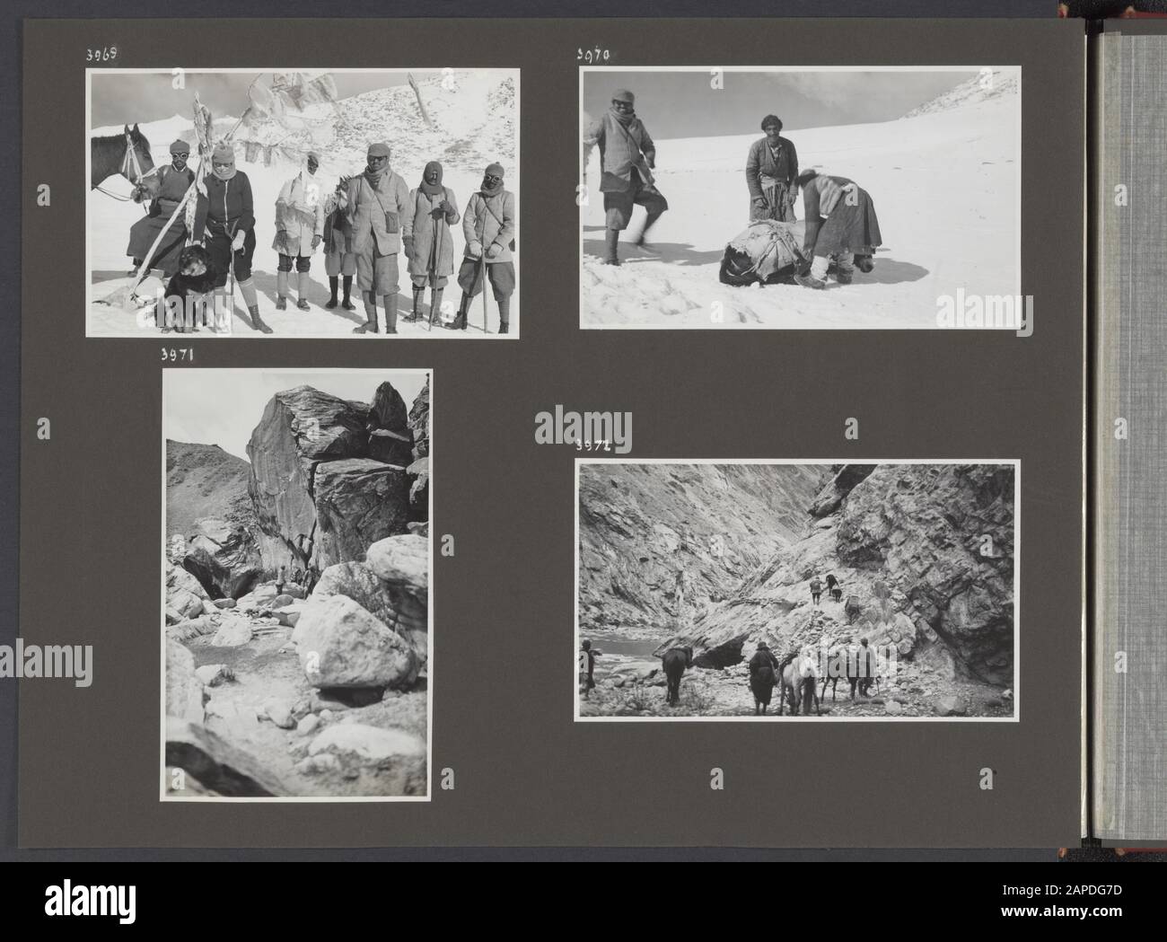 Album photo Fisherman: Quatrième expédition Karakorum, 1935 Description: Album avec quatre photos. En haut à gauche: L'expédition sur les Changpas. En haut à droite: Lastdier doit être replacé sur ses pieds sur les Changpas. En bas à gauche: Rocky terrain sur le côté nord-est du Changpass. En bas à droite: Valley sur le côté nord du col Chang. Date: 1 janvier 1935 lieu: Himalaya, Inde, Ladakh, Pakistan mots clés: Mountain passes, expéditions Banque D'Images