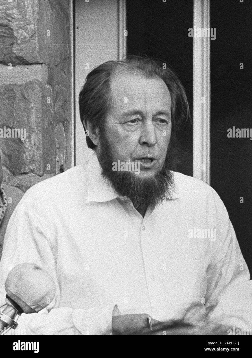 L'écrivain russe Alexander Soljenitsyn a été expulsé de Russie et réside maintenant dans la maison d'Heinrich Böll; Banque D'Images