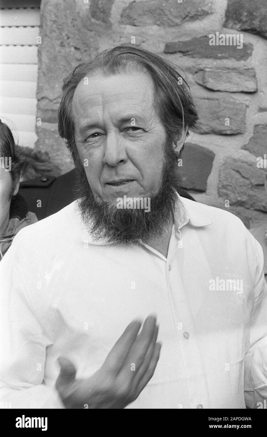 L'écrivain russe Alexander Soljenitsyn a été expulsé de Russie et réside maintenant dans la maison d'Heinrich Böll; Banque D'Images