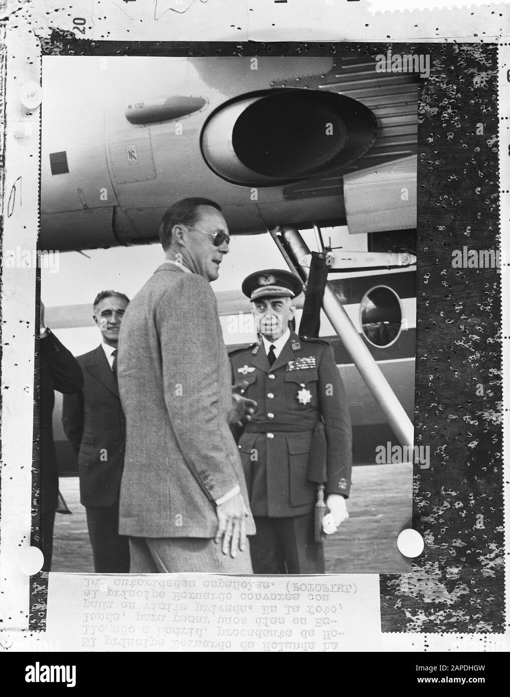 Arrivée du Prince Bernhard à l'aéroport de Madrid Date : 8 octobre 1960 lieu : Madrid mots clés : arrivées, aéroports Nom personnel : Bernhard, prince Banque D'Images