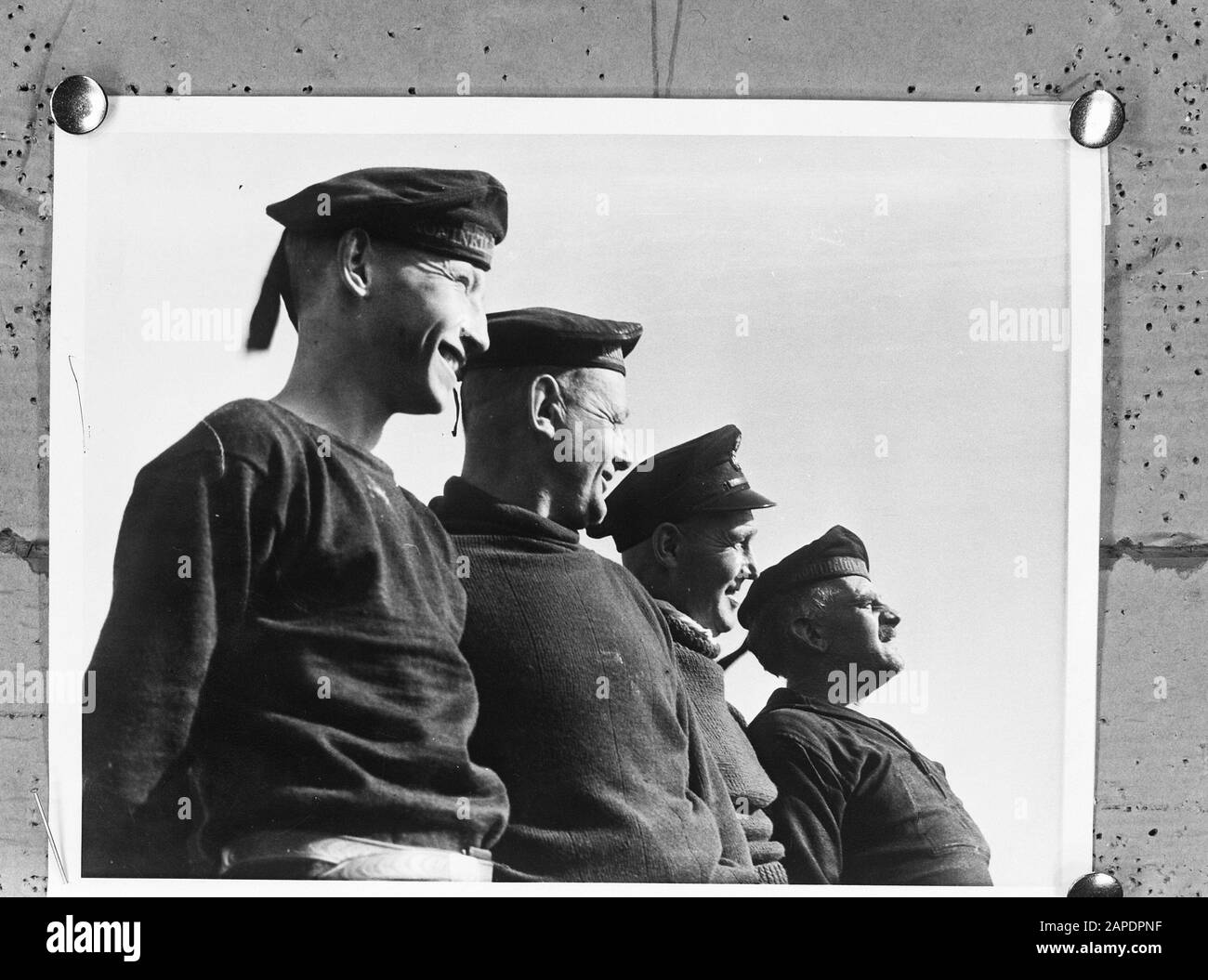 Minesweeper néerlandais Description: Membres d'équipage d'un minesweeper néerlandais, anciens membres de la flotte de pêche. Date : mars 1942 mots clés : équipages, marine, gardiens de mines, seconde Guerre mondiale Banque D'Images