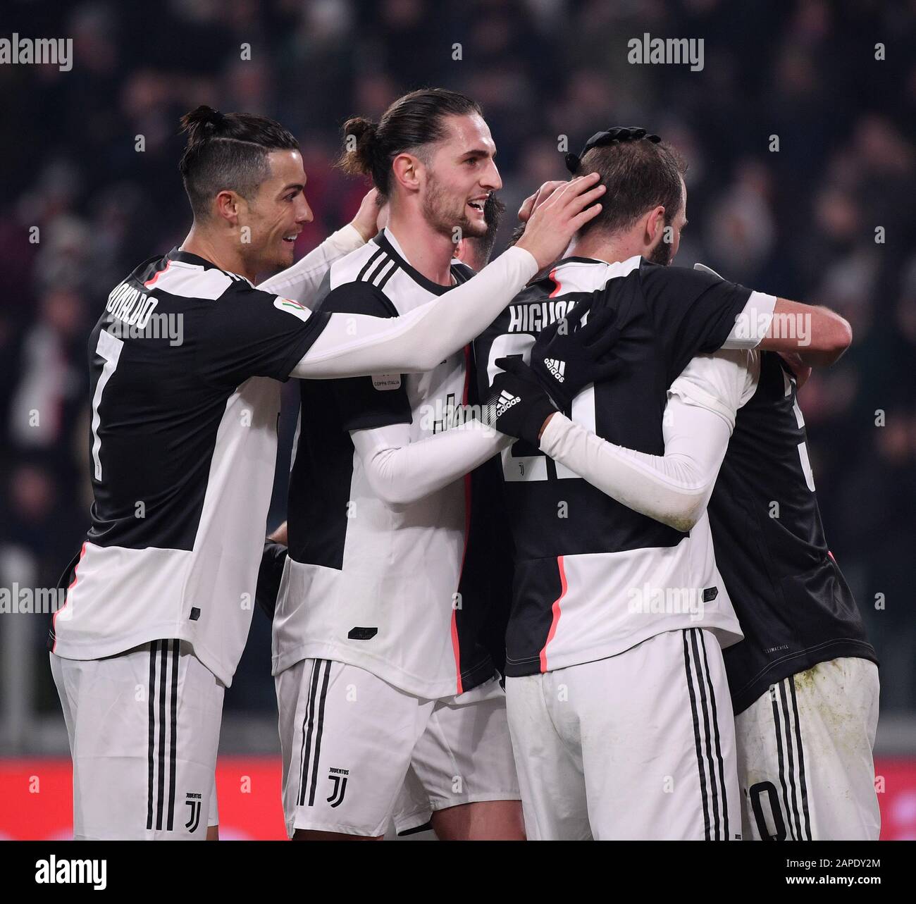Turin, Italie. 22 janvier 2020. Les joueurs du FC Juventus célèbrent lors du Match De football De Finale de la coupe d'Italie entre le FC Juventus et les Roms à Turin, en Italie, le 22 janvier 2020. Crédit: Alberto Lingria/Xinhua/Alay Live News Banque D'Images Turin, Italie. 22 janvier 2020. Les joueurs du FC Juventus célèbrent lors du Match De football De Finale de la coupe d'Italie entre le FC Juventus et les Roms à Turin, en Italie, le 22 janvier 2020. Crédit: Alberto Lingria/Xinhua/Alay Live News Banque D'Images
