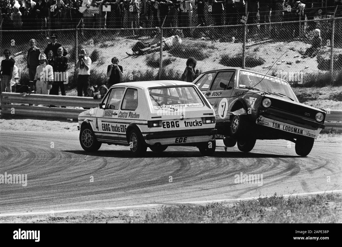 Autoras Zandvoort; VW golf GTI course, Martin Burgondie (l) sint, Nella Kruizinga ne peut plus le esquiver Date: Juin 18, 1978 lieu: Noord-Holland, Zandvoort mots clés: Autoras Banque D'Images