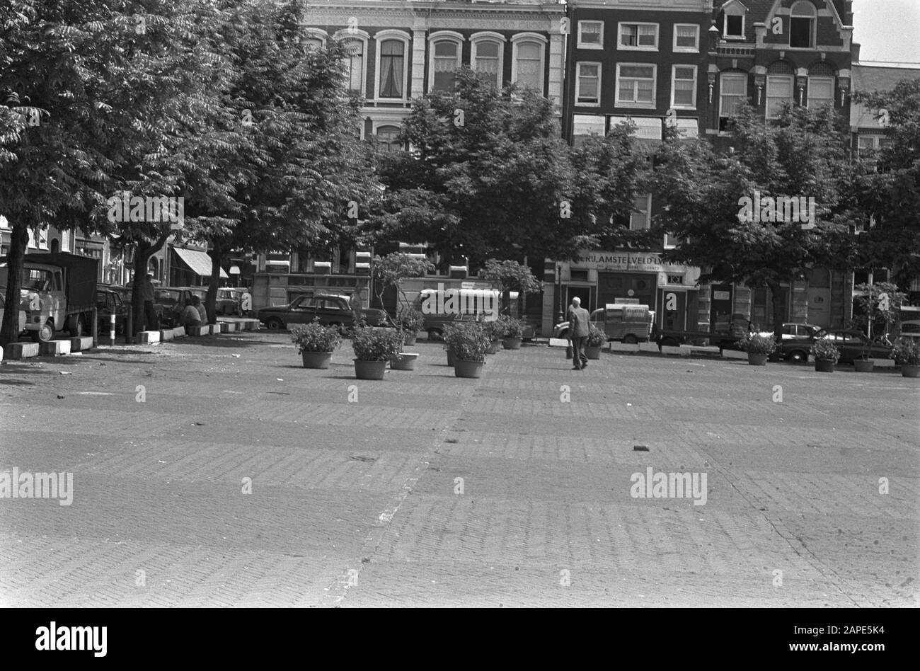 Cuisson avec des plantes et des arbres sans voiture Amstelvelvelvelveld Date: 25 juin 1973 lieu: Amsterdam, Noord-Holland mots clés: Arbres, PLANTES, sans voiture, cuisson Banque D'Images
