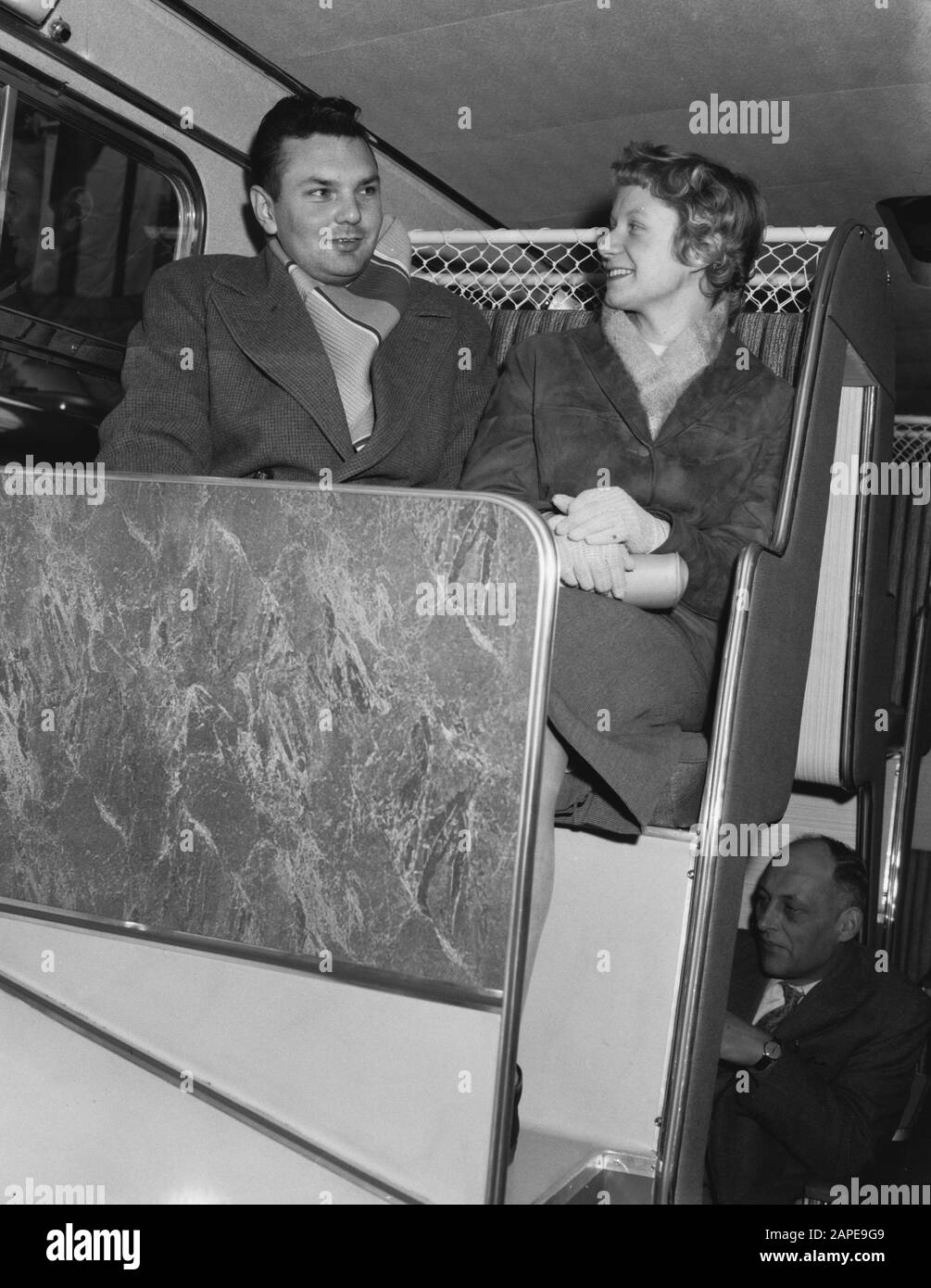 Exposition automobile commerciale au RAI, autobus avec espace pour 74 personnes Date: 5 février 1959 mots clés: Bus Nom de l'institution: RAI Banque D'Images