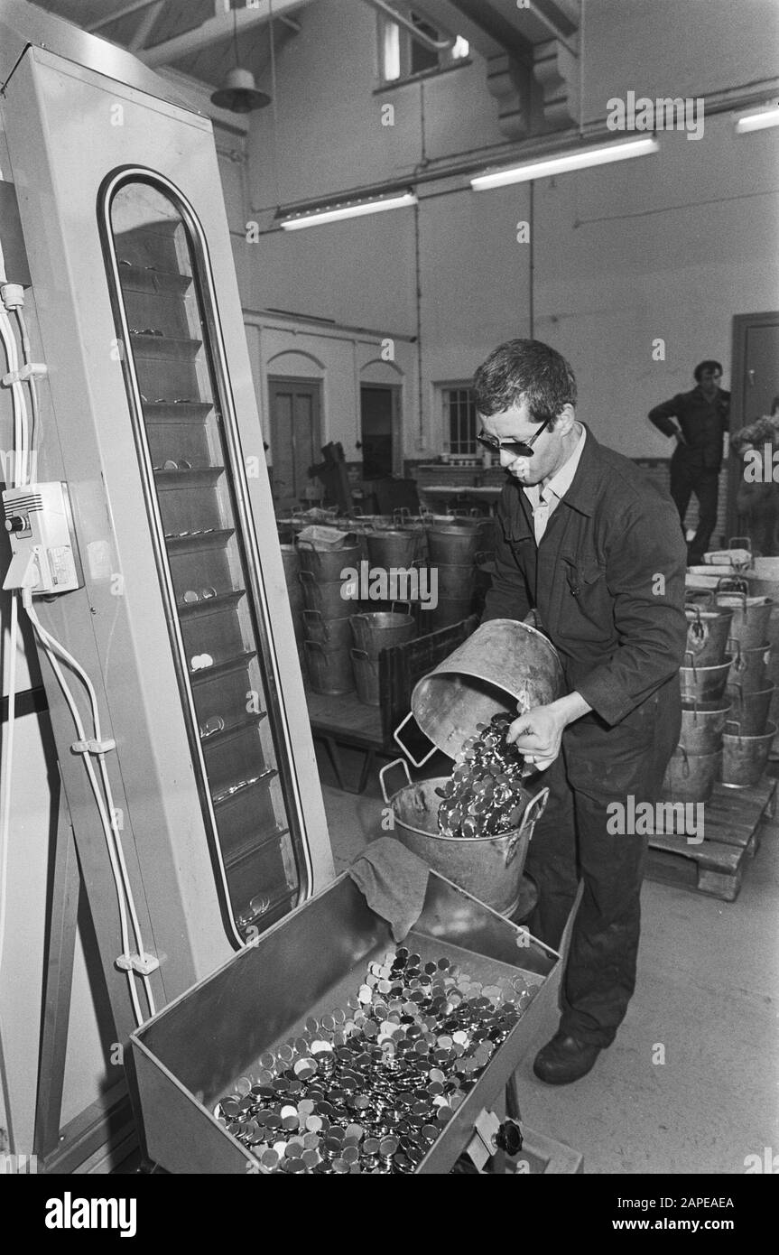 Images of making money in the Rijksmut in Utrecht Date: 5 février 1982 lieu: Utrecht mots clés: Money, Manufacture Nom de l'établissement: Rijksmunt Banque D'Images