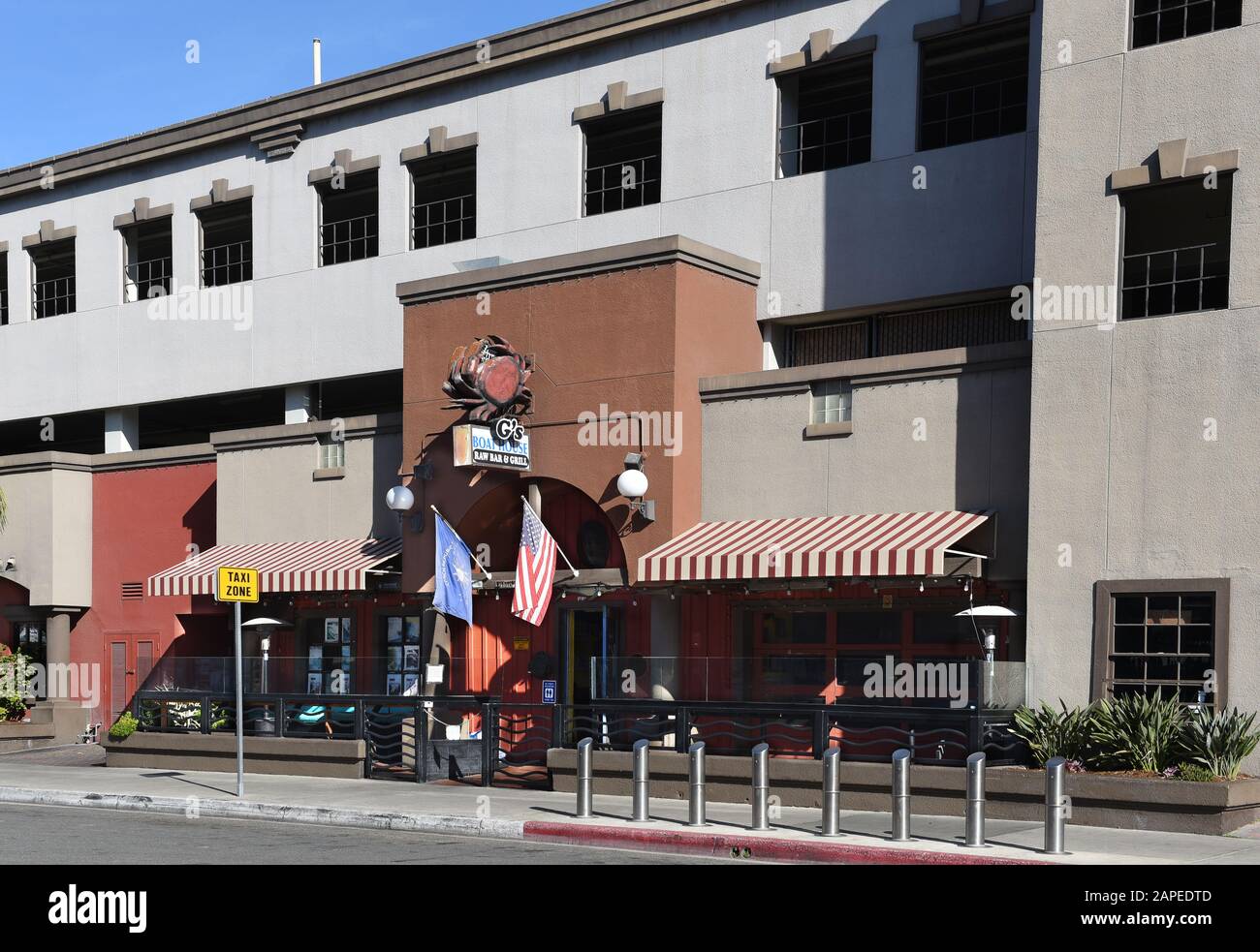 Huntington BEACH, CALIFORNIE - 22 JANVIER 2020 : G’s Boat House et Raw Bar and Grill dans le centre-ville sont Huntington Beach. Banque D'Images