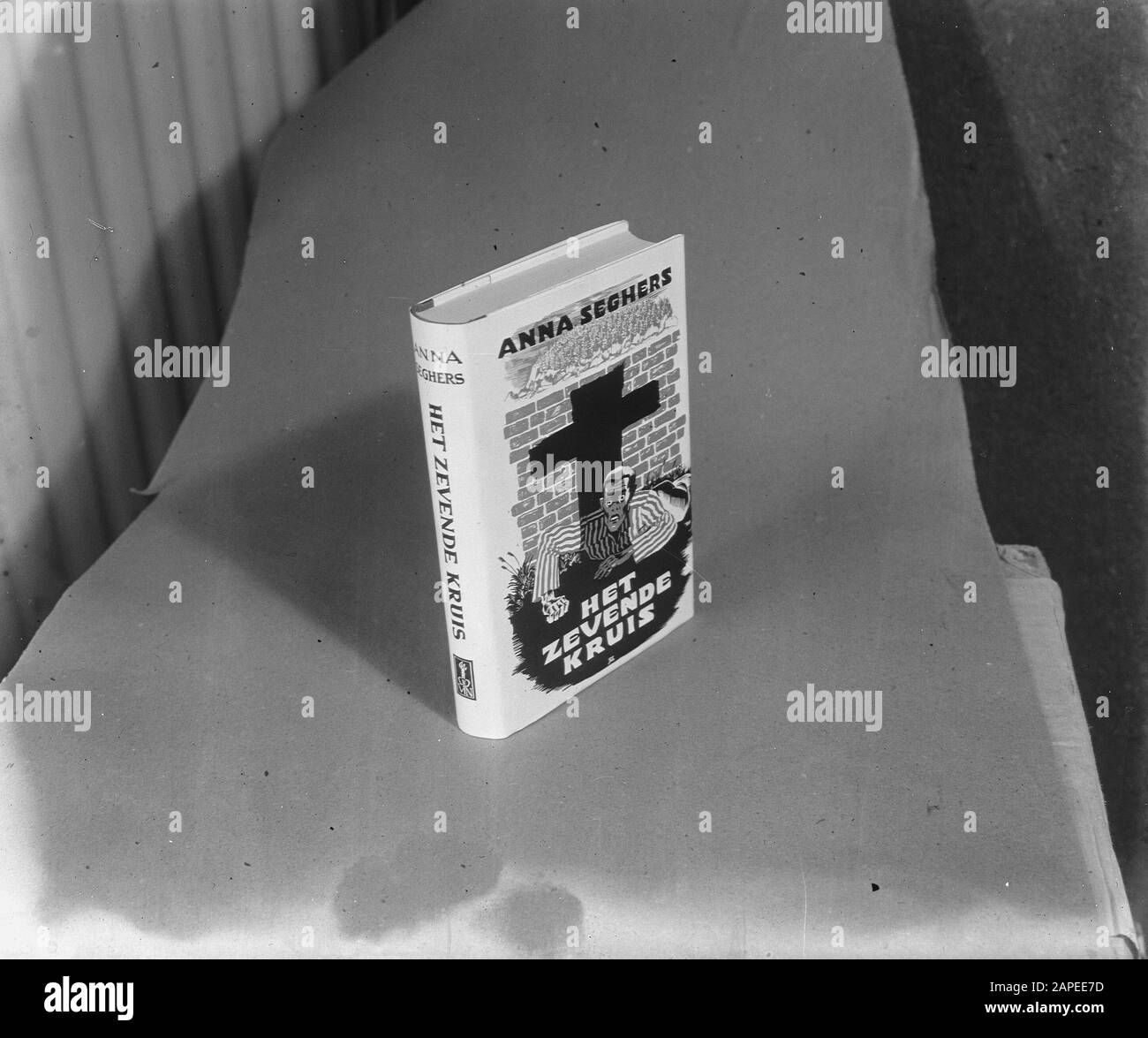 Réserver Assignation Foundation Vrij Nederland Date : 12 Août 1948 Mots Clés : Livres Banque D'Images