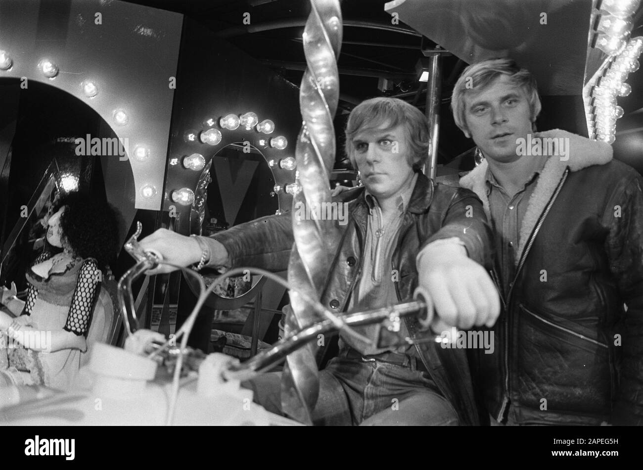 Célébrités Se Voient Au Musée De Cire Madame Tussaud, Amsterdam; Jan Cremer Date: 24 Septembre 1970 Lieu: Amsterdam, Noord-Holland Mots Clés: Celemities, Wax Images, Musées Nom Personnel: Cremer, Jan Nom De L'Établissement: Madame Tussauds Banque D'Images