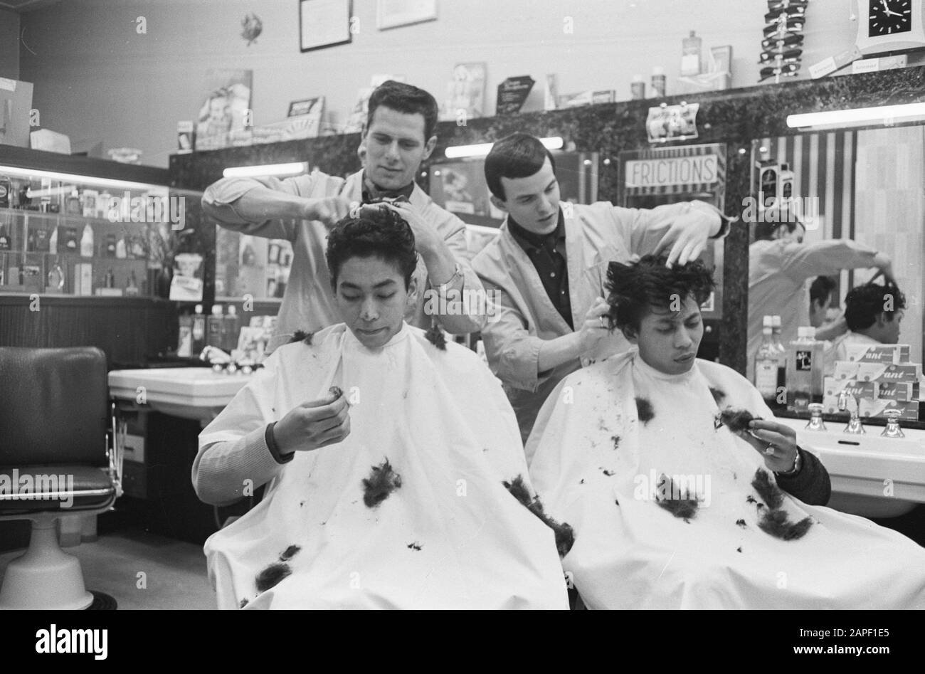 Blue Diamonds au salon de coiffure pour la conscription Date: 3 avril 1962 mots clés: Coiffeurs Nom de l'établissement: Blue Diamonds Banque D'Images