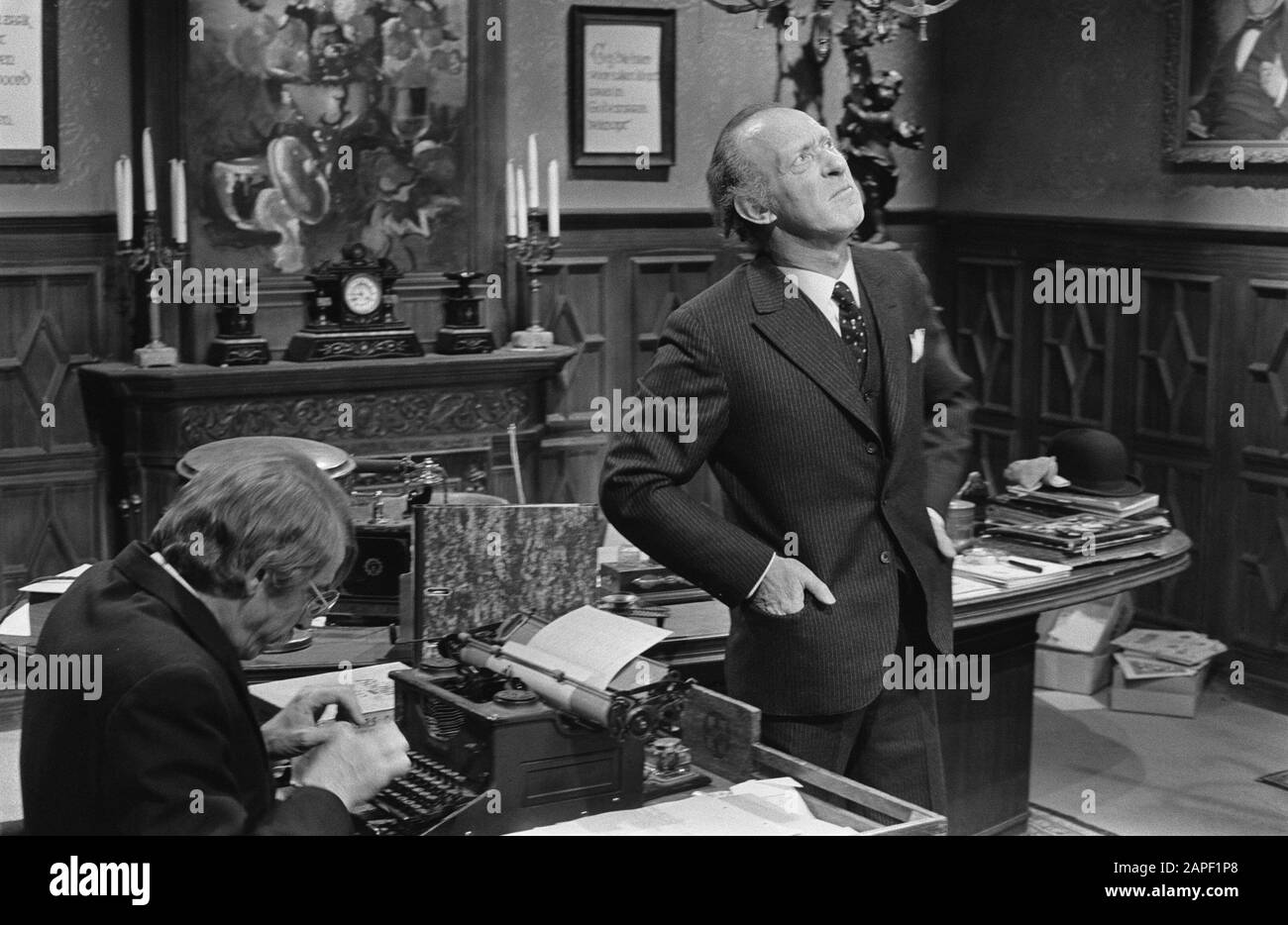 Bob de Lange et ton Lensink Date: 26 juin 1970 mots clés: Acteurs, scènes, drames de télévision Nom personnel: Lange, Bob de, Lensink, ton Banque D'Images Bob de Lange et ton Lensink Date: 26 juin 1970 mots clés: Acteurs, scènes, drames de télévision Nom personnel: Lange, Bob de, Lensink, ton Banque D'Images
