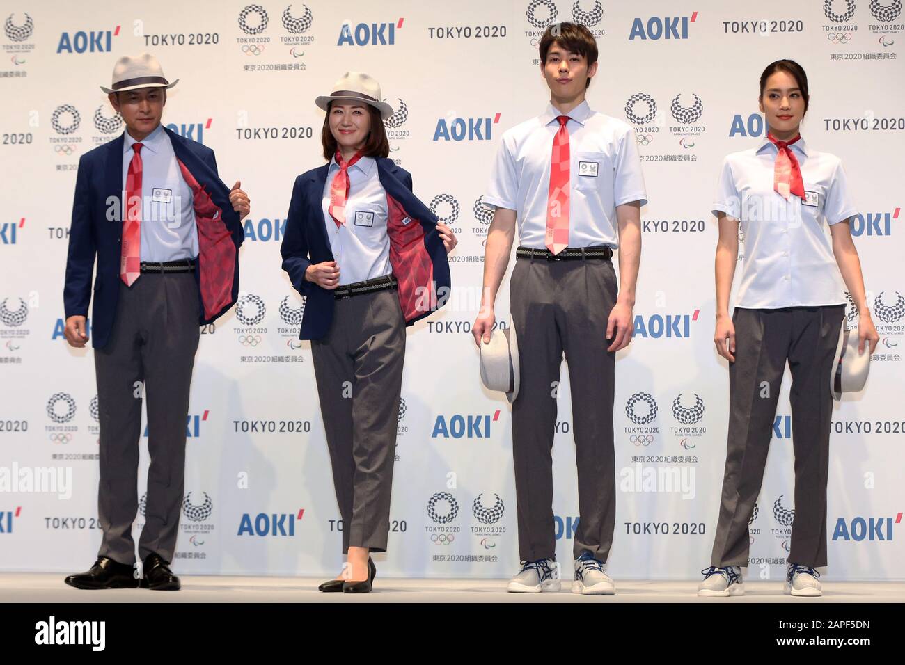 Modèles pose, 23 JANVIER 2020 : les organisateurs des Jeux olympiques et paralympiques de Tokyo de 2020 et son commanditaire AOKI Holdings présentent les uniformes officiels techniques des Jeux olympiques et paralympiques de Tokyo de 2020. Crédit: AFLO SPORT/Alay Live News Banque D'Images
