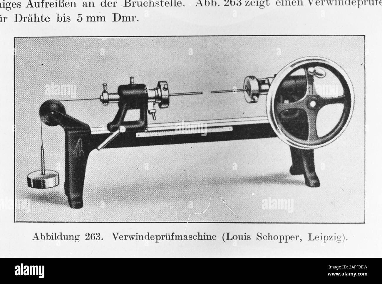 6.5x9 machine d'essai pour fil d'acier; essai de torsion (A. Pump, Stahldraht, Bibl.no H 886) Date : non daté mots clés : essais, machines, fil d'acier Banque D'Images