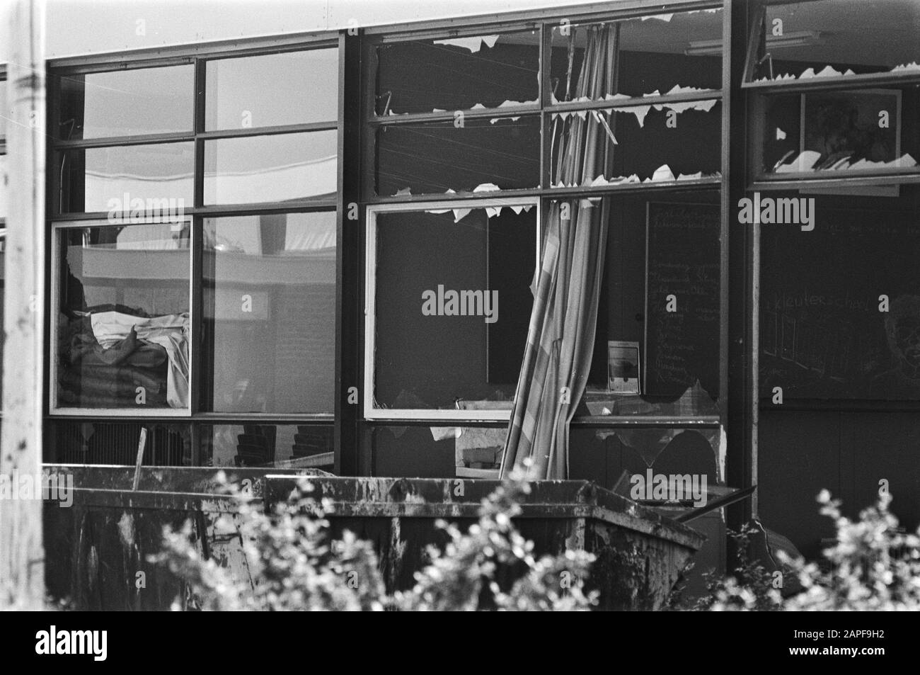 L'école Bovensmilde (Pays-Bas) après avoir été prise en otage par les Moluques et la consternation par l'armée néerlandaise; Banque D'Images L'école Bovensmilde (Pays-Bas) après avoir été prise en otage par les Moluques et la consternation par l'armée néerlandaise; Banque D'Images