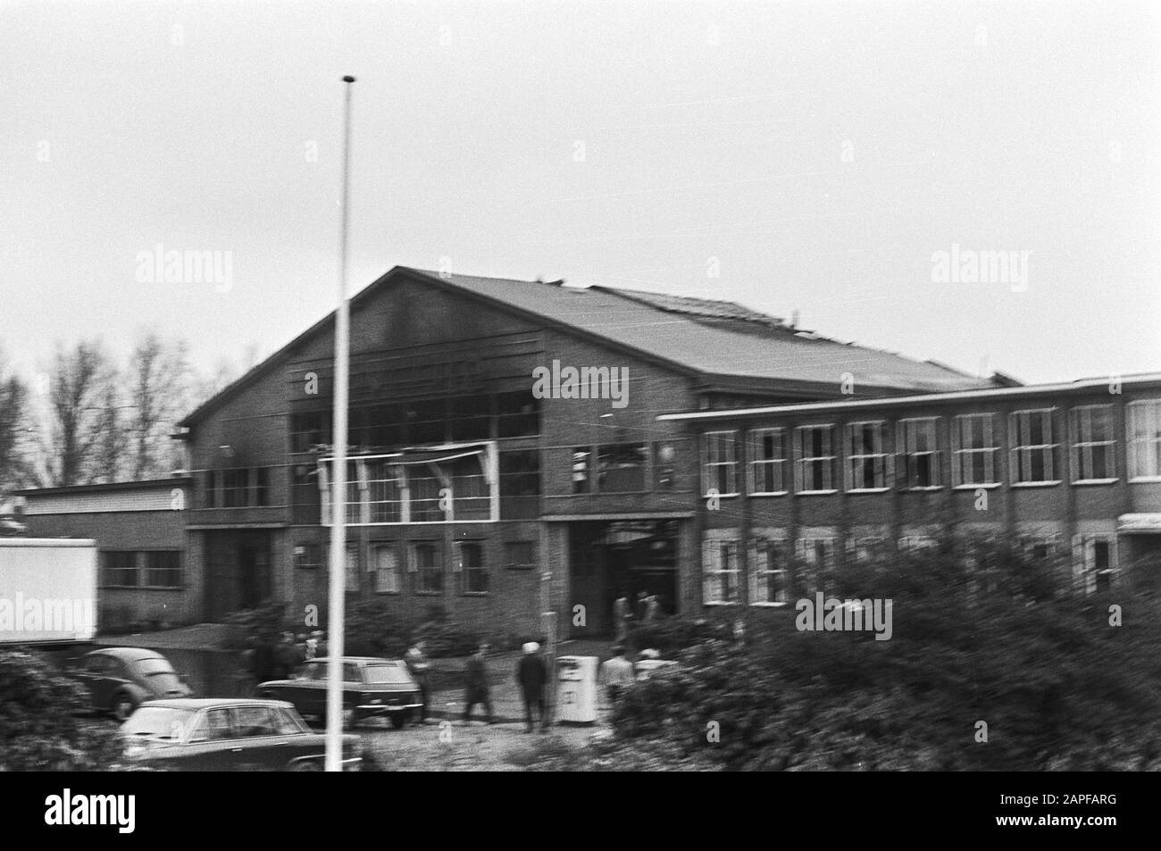 Marque en frabriekshal de British Leyland Nederland CV (anciennement auto industrie Veraul NV) à Gouda, près de Waddinxveen Date: 9 décembre 1970 lieu: Gouda mots clés: Feux, dégâts d'incendie, usines Banque D'Images