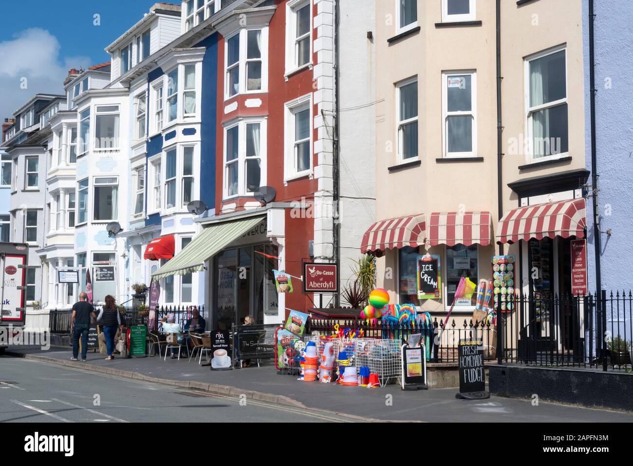 Maisons et boutiques au bord de l'eau, Aberdovey, Aberdyfi, Pays de Galles Banque D'Images