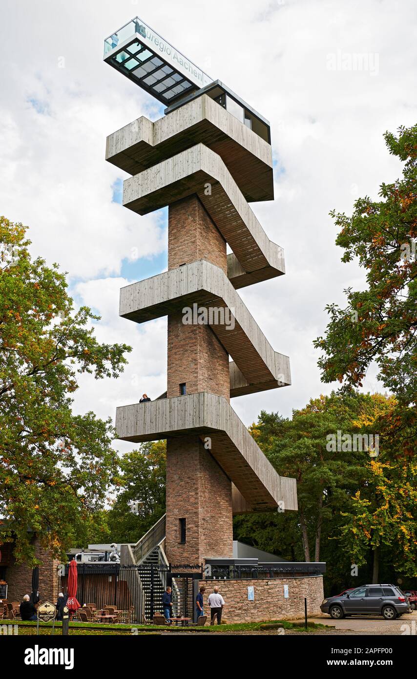 Vaals, Limbourg, Pays-Bas : Tour d'observation Wilhelmina avec promenade  dans le ciel au point de trois pays Allemagne Pays-Bas Belgique Photo Stock  - Alamy