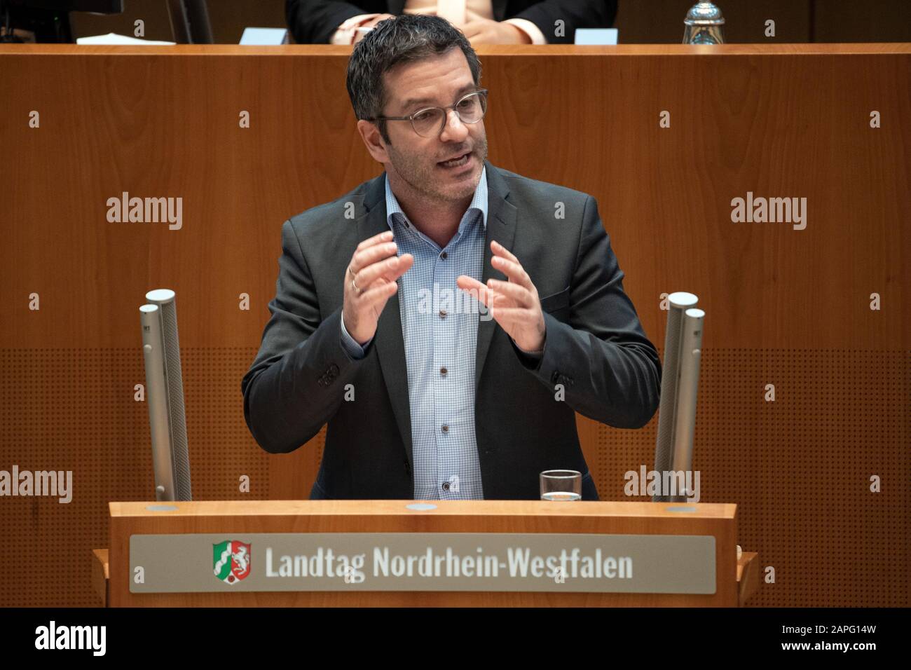 23 janvier 2020, Rhénanie-du-Nord-Westphalie, Düsseldorf: Marc Herter (SPD) parle au parlement de l'État. L'accord entre le gouvernement fédéral et les gouvernements des États pour éliminer progressivement le charbon occupe le parlement de l'État de Düsseldorf. Photo: Federico Gambarini/Dpa Banque D'Images