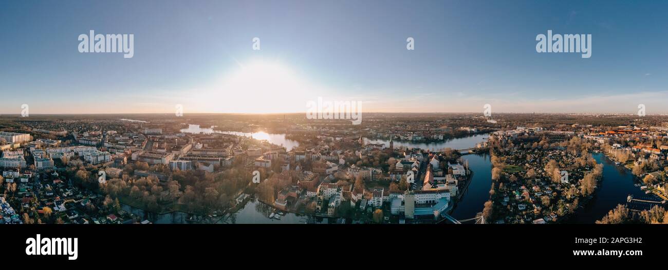 Panorama drone photo de la vieille ville Kopenick Berlin au lever du soleil Banque D'Images