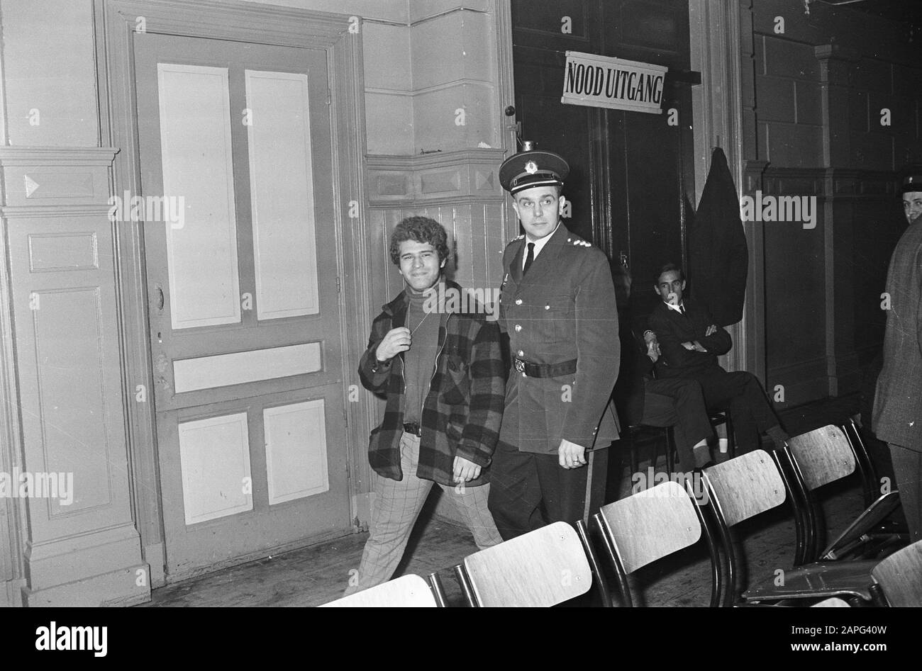 Chaos Lors De La Réunion Du Parti Des Agriculteurs À Frascati Date: 8 Février 1967 Mots Clés: Réunions Nom De L'Institution: Farmer Party, Frascati Banque D'Images