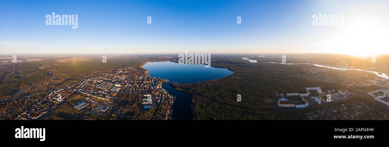 Photo de drone aérienne de Mueggelsee à Berlin Kopenick Allemagne Banque D'Images