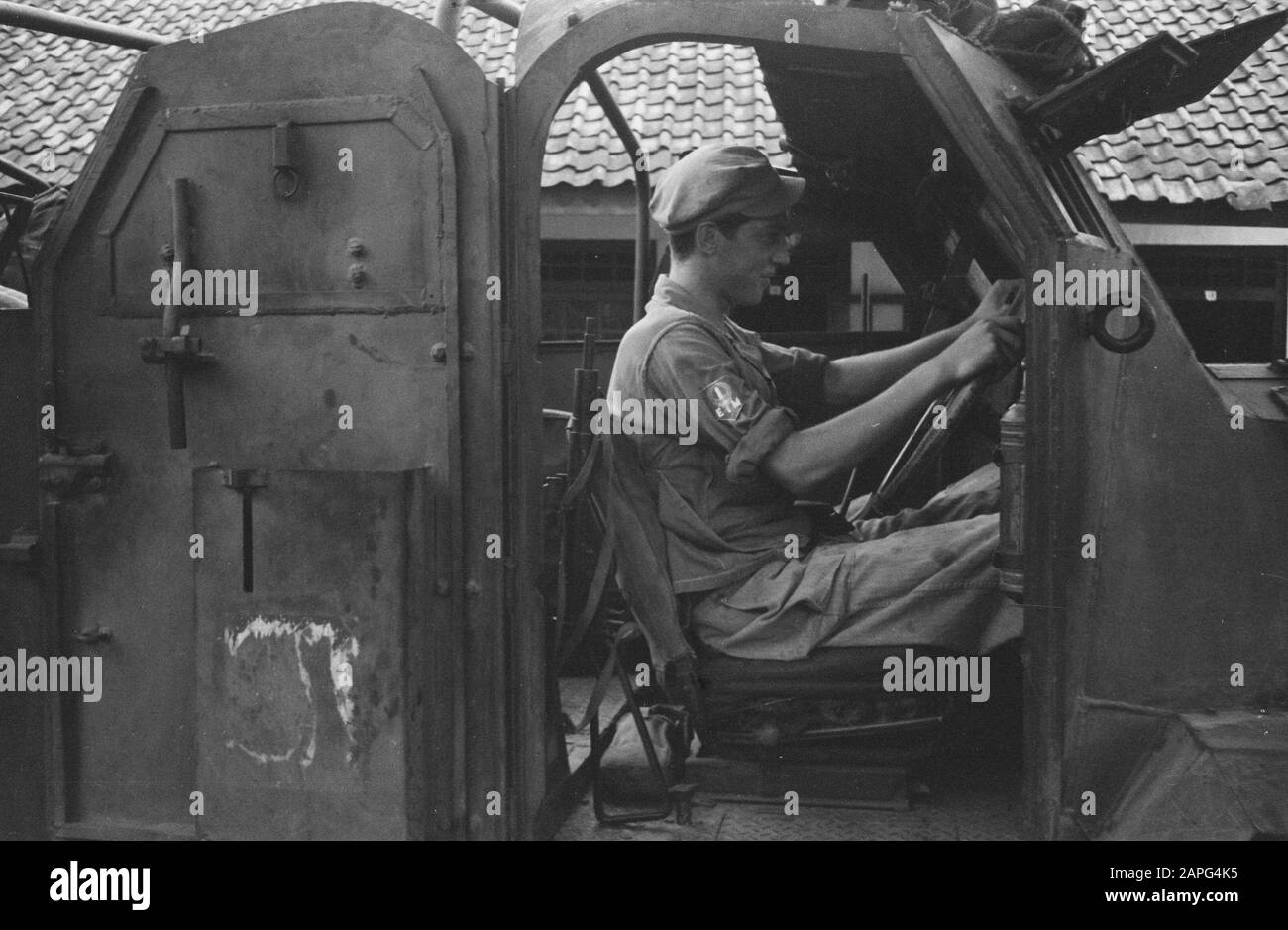 2ème Groupe de Brigade d'infanterie à Poerwakarta Description: Conducteur de voiture blindée Date: Septembre 1947 lieu: Indonésie, Java, Hollandais East Indies Banque D'Images