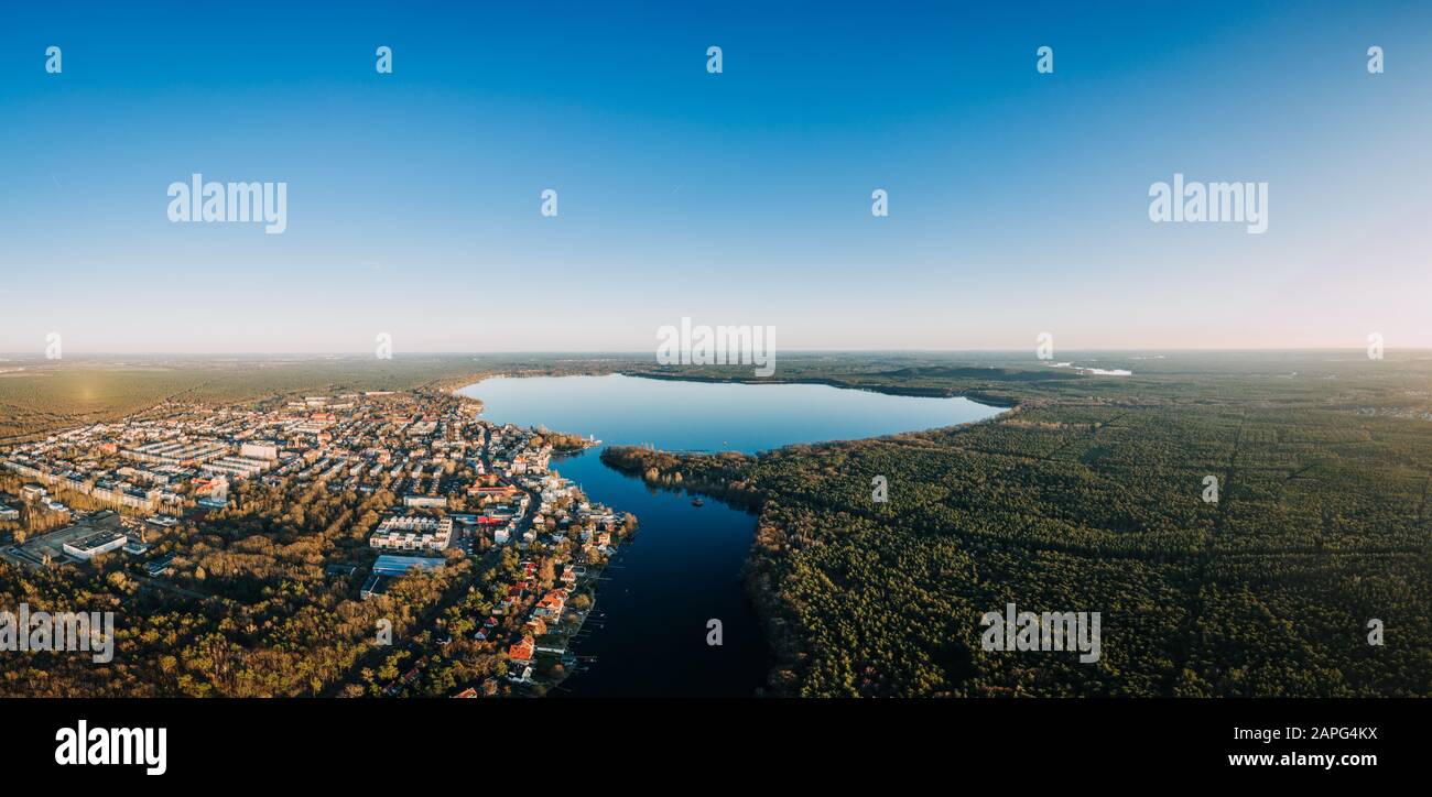 Photo de drone aérienne de Mueggelsee à Berlin Kopenick Allemagne Banque D'Images