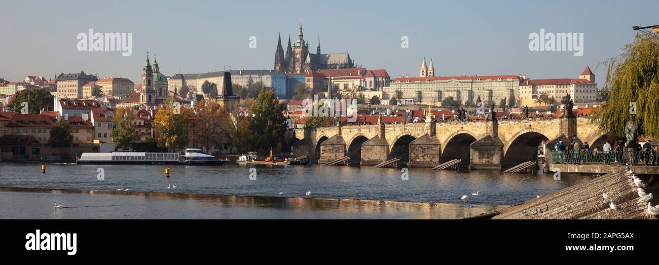 Pont Charles Et Château De Prague, Prague, Bohême, République Tchèque, Europe Banque D'Images