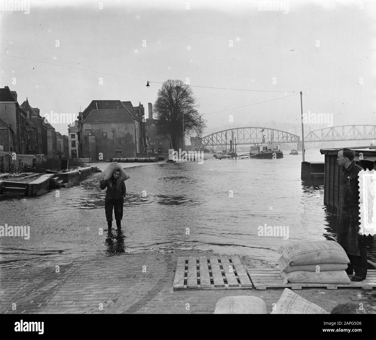 Castricum 2 personnes sous-marin allemand (torpille) Date : 2 décembre 1952 lieu : Castricum, Noord-Holland mots clés : sous-marins, plages Banque D'Images