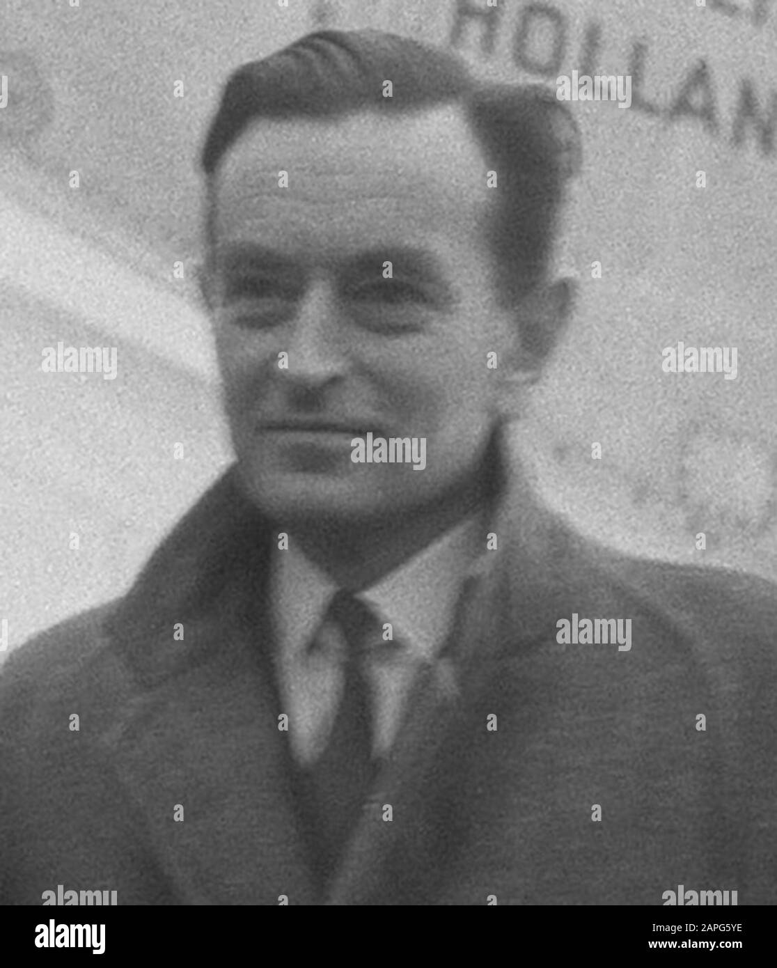 Arrivée film Star Ann Todd et son mari réalisateur David Lean à Schiphol Date: 19 décembre 1952 lieu: Noord-Holland, Schiphol mots clés: Arrivées, stars du cinéma, réalisateurs, aéroports Nom personnel: Lean, David, Todd, Ann Banque D'Images